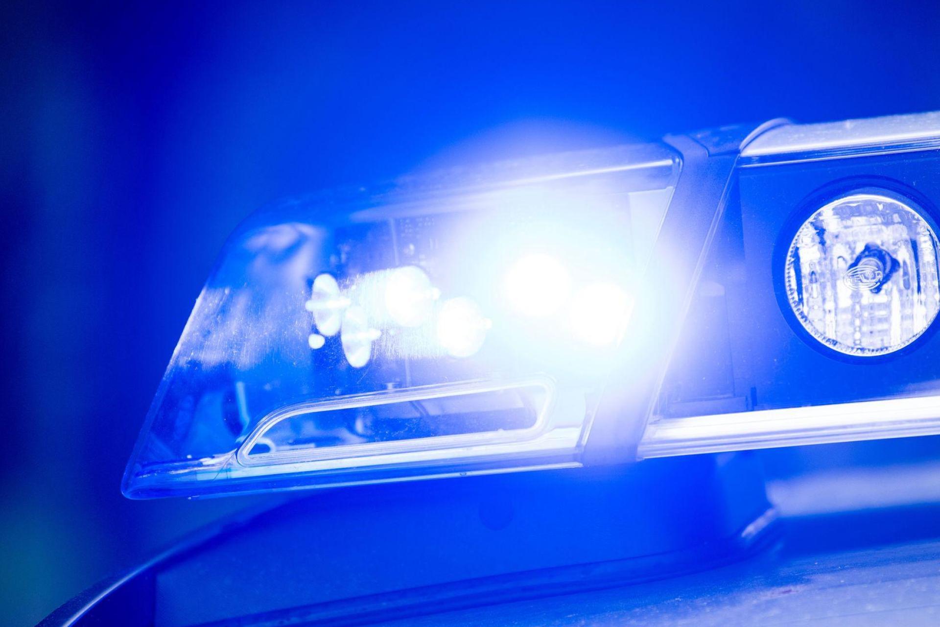 Gegen den 20-Jährigen ermittelt die Polizei wegen Diebstahls. (Symbolbild) (Bild: Lino Mirgeler/dpa)