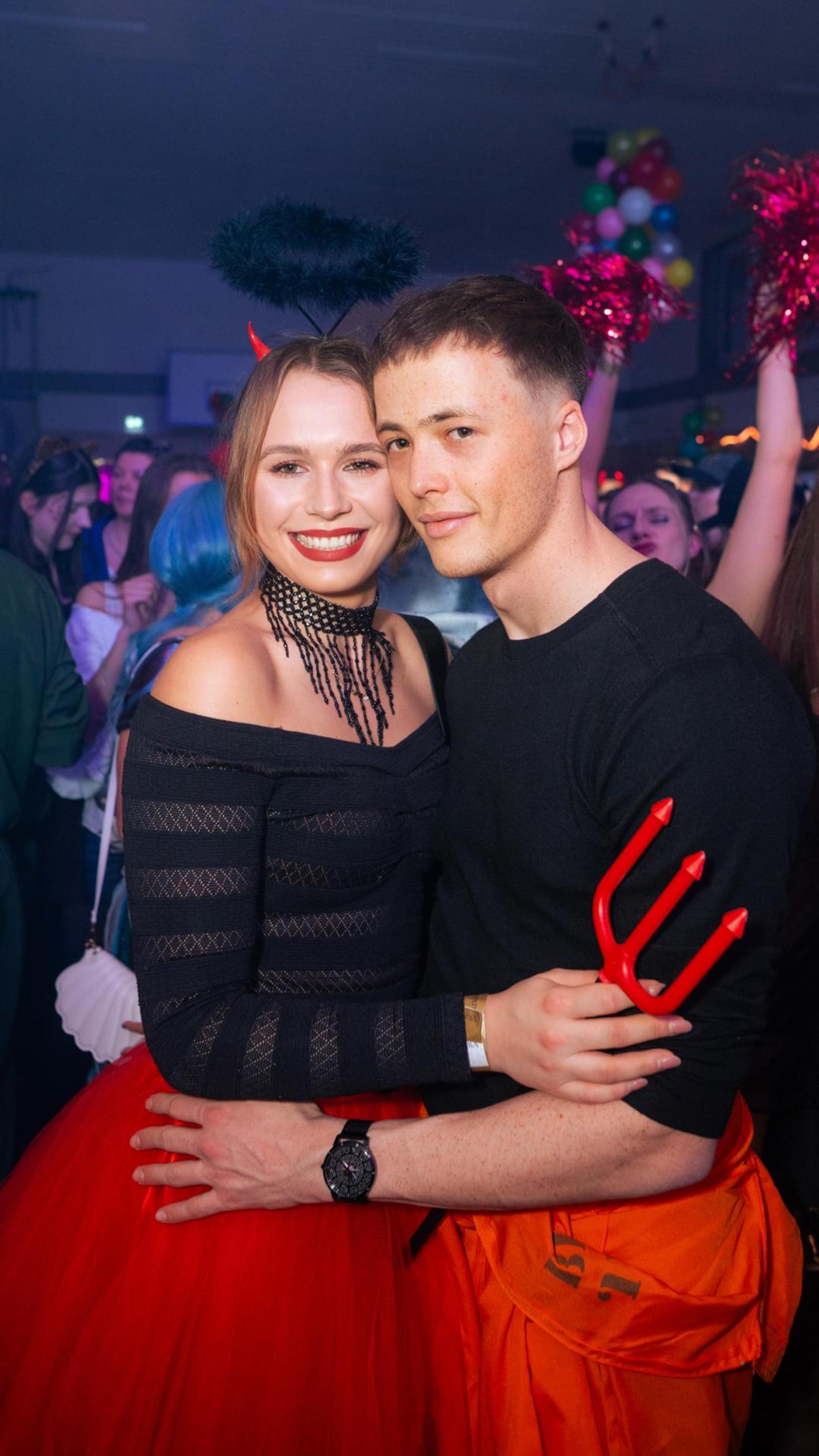 Am Sportlerball in Schirmitz gings mit Vollgas weiter im Faschingstreiben.  (Bild: Hannes Stock)