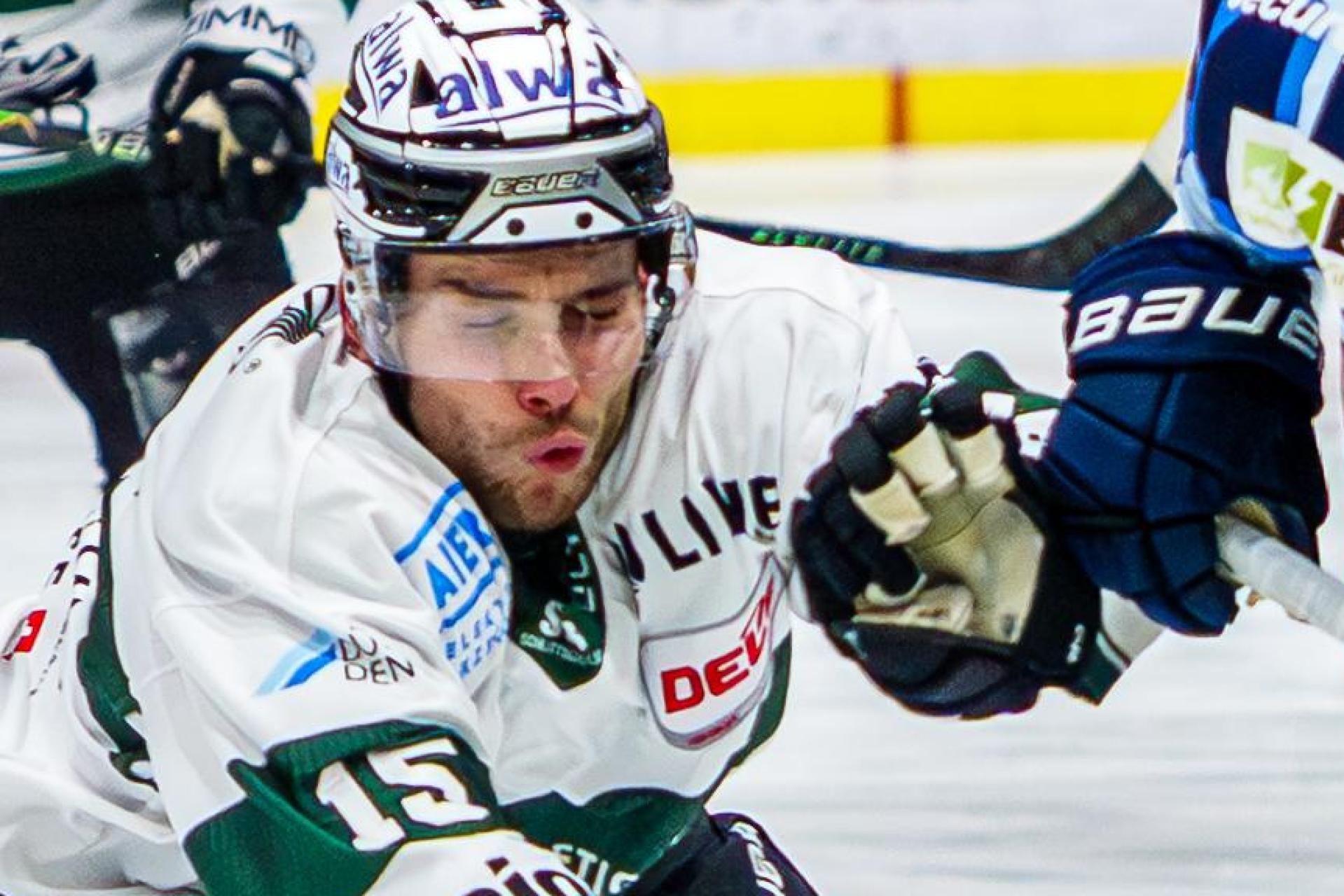 Filip Reisnecker (links) wechselt zur kommenden Saison zu den Blue Devils Weiden.  (Archivbild: Elke Englmaier)