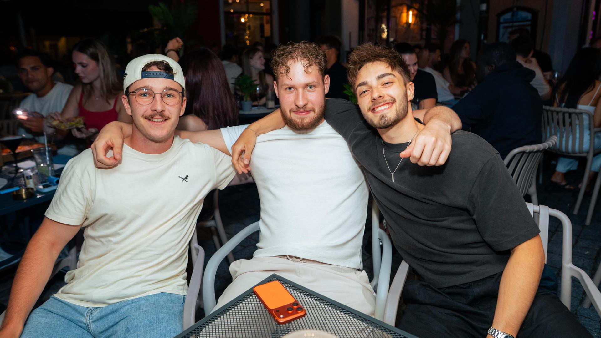 Eindrücke des Abends in der SantoRino Bar. (Bild: Hannes Stock)