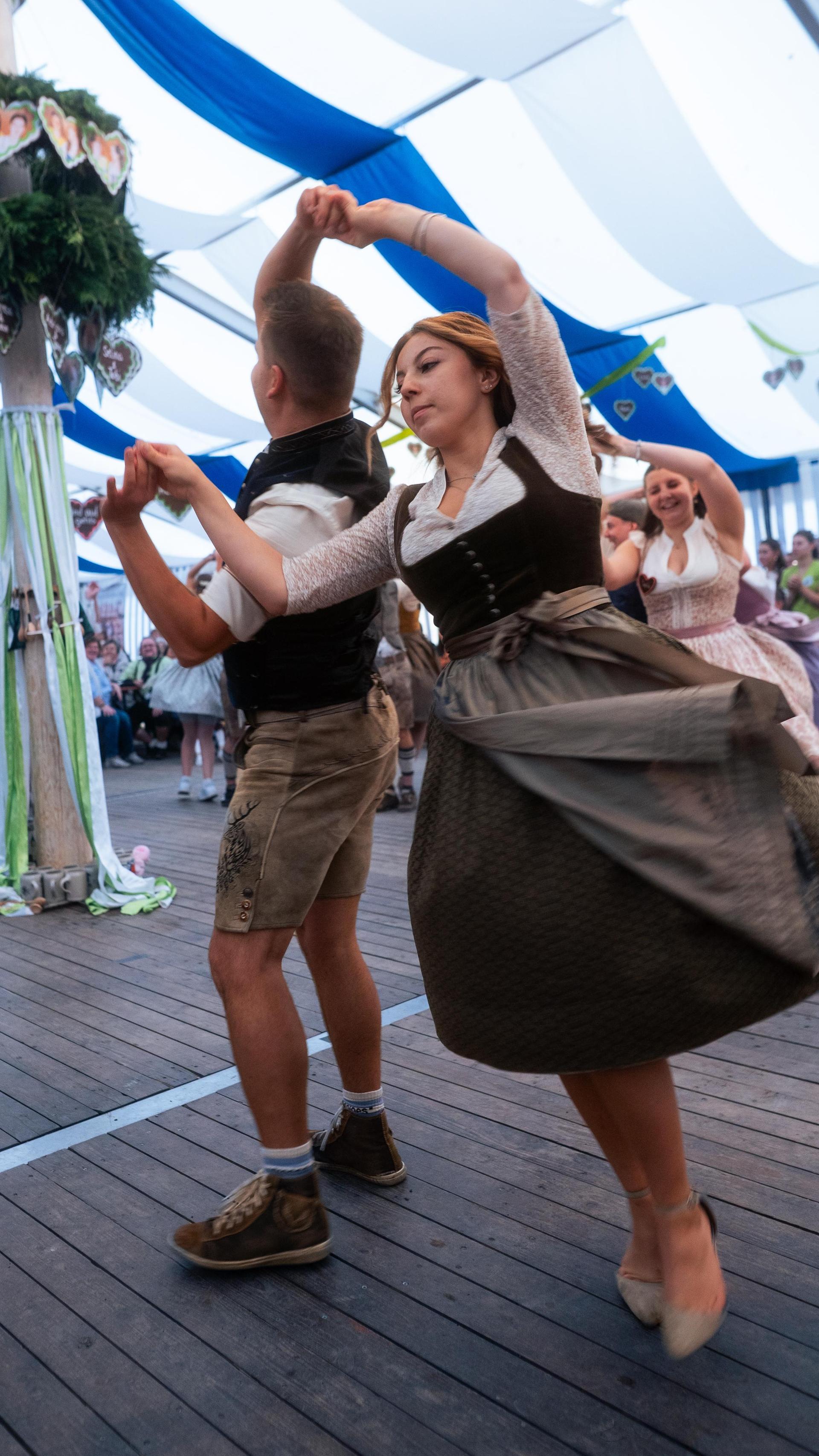 Auch am Sonntag habt ihr auf der Kirwa in Weiherhammer gefeiert. (Bild: Hannes Stock)