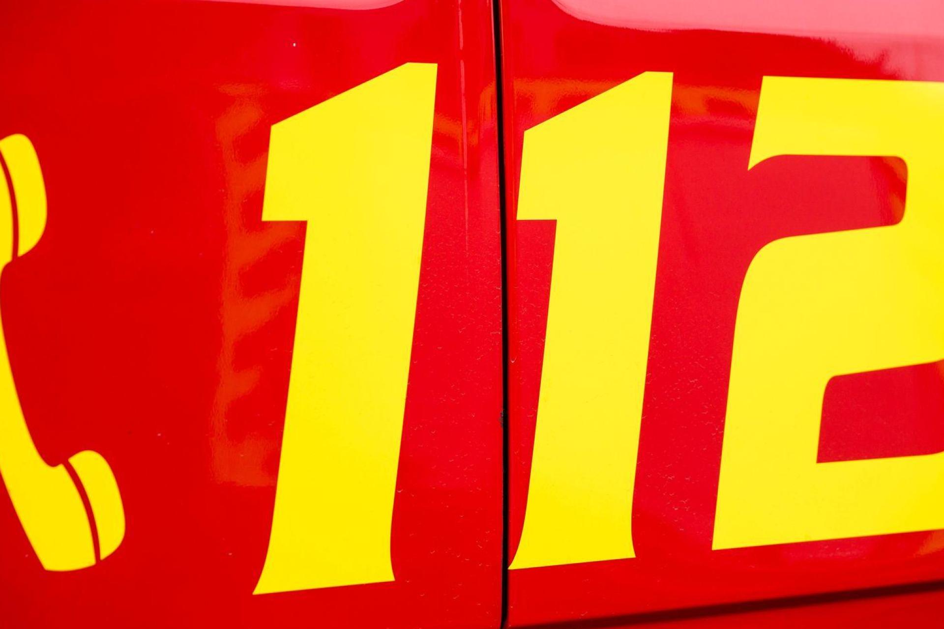 Ein Feuer am Bahndamm bei Neunkirchen löste Sirenenalarm aus. Dank schnellem Einsatz der Feuerwehr konnte es zügig gelöscht werden.  (Symbolbild: Daniel Vogl/dpa)