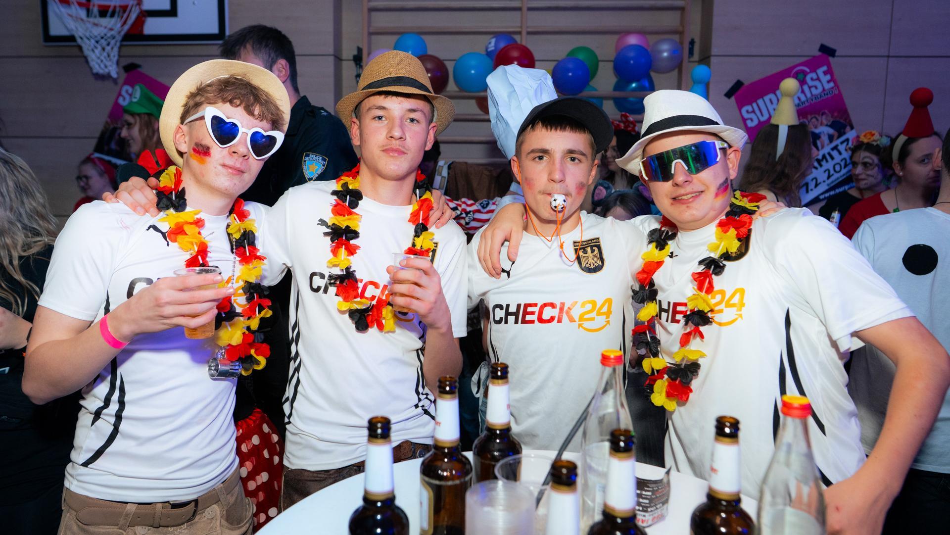 Am Sportlerball in Schirmitz gings mit Vollgas weiter im Faschingstreiben.  (Bild: Hannes Stock)