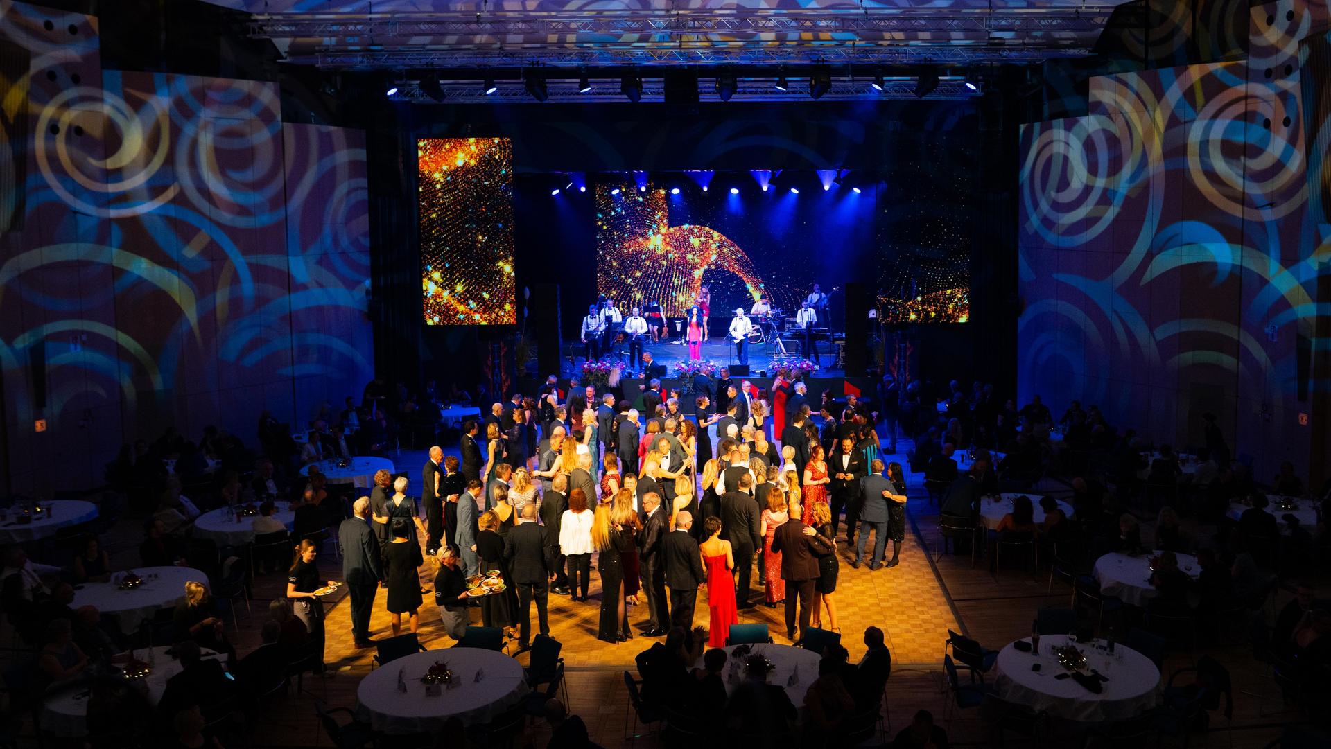 Am Samstag wurde es in der Weidener Max-Reger-Halle außergewöhnlich festlich. (Bild: Hannes Stock)