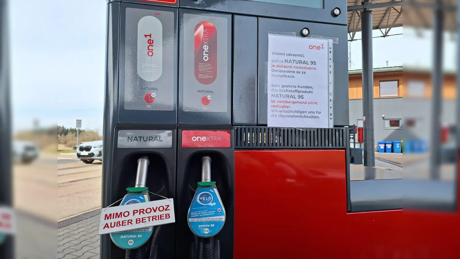 Ausverkauft. In Pavlův Studenec bei Bärnau war am Dienstagmittag das Normalbenzin aus. (Bild: bec)