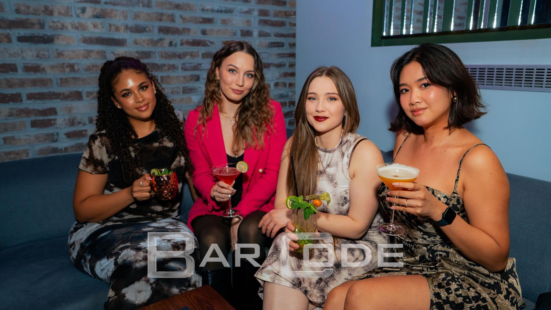 Cocktails, Bier und gute Laune gabs im Barcode am Samstagabend. (Bild: Hannes Stock)