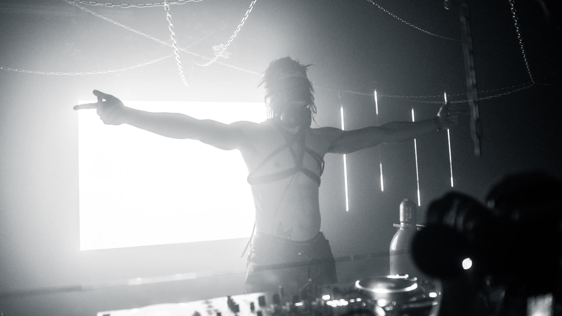 Fotograf Hannes Stock hat die Bilder der Nacht aus dem Paradox in Weiden mitgebracht. (Bild: Hannes Stock)