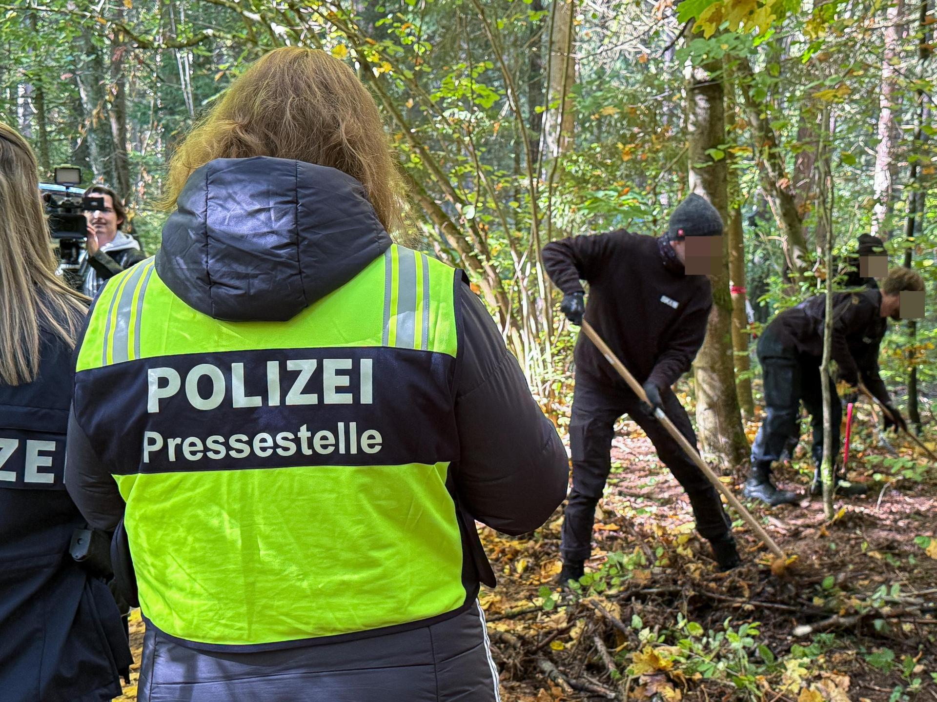 Auch in einem Waldstück in Sulzbach-Rosenberg suchte die Polizei nach dem Skelett der Vermissten. Kerstin Lee Langley lebte in Sulzbach-Rosenberg bevor sie 2007 nach Regensburg zog und verschwand. (Bild: Stephan Huber)