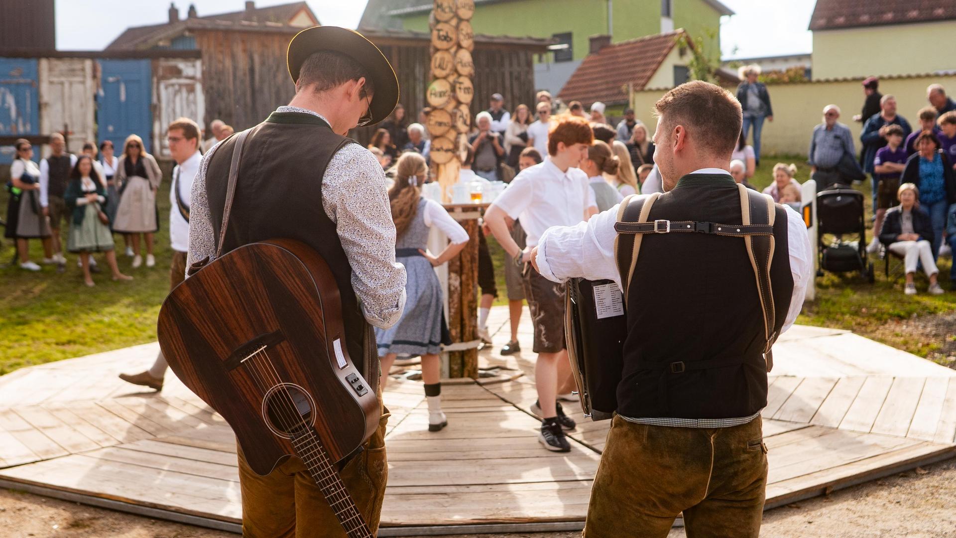Auch am Sonntag wurde in Oberwildenau Kirwa gefeiert! (Bild: Hannes Stock)