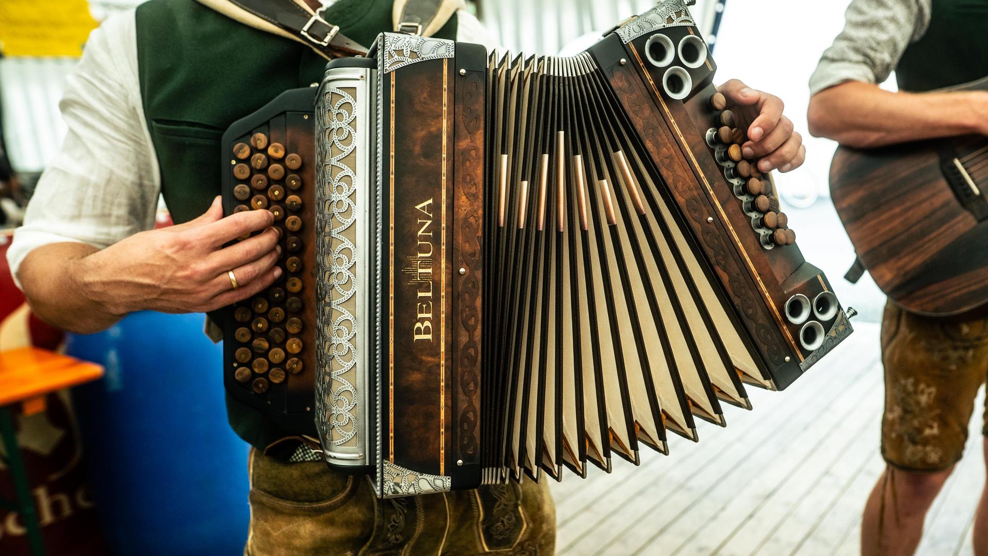 Auch am Sonntag wurde in Oberwildenau Kirwa gefeiert! (Bild: Hannes Stock)
