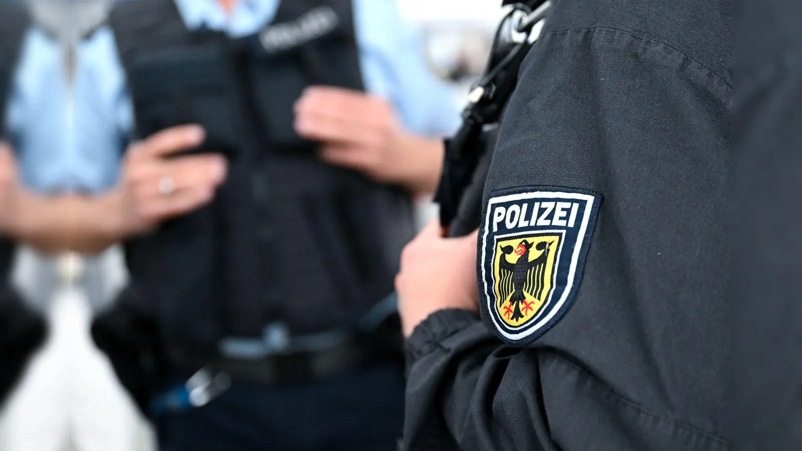 Der Mann konnte von der Bundespolizei widerstandslos festgenommen werden. (Symbolbild: Sven Hoppe/dpa)