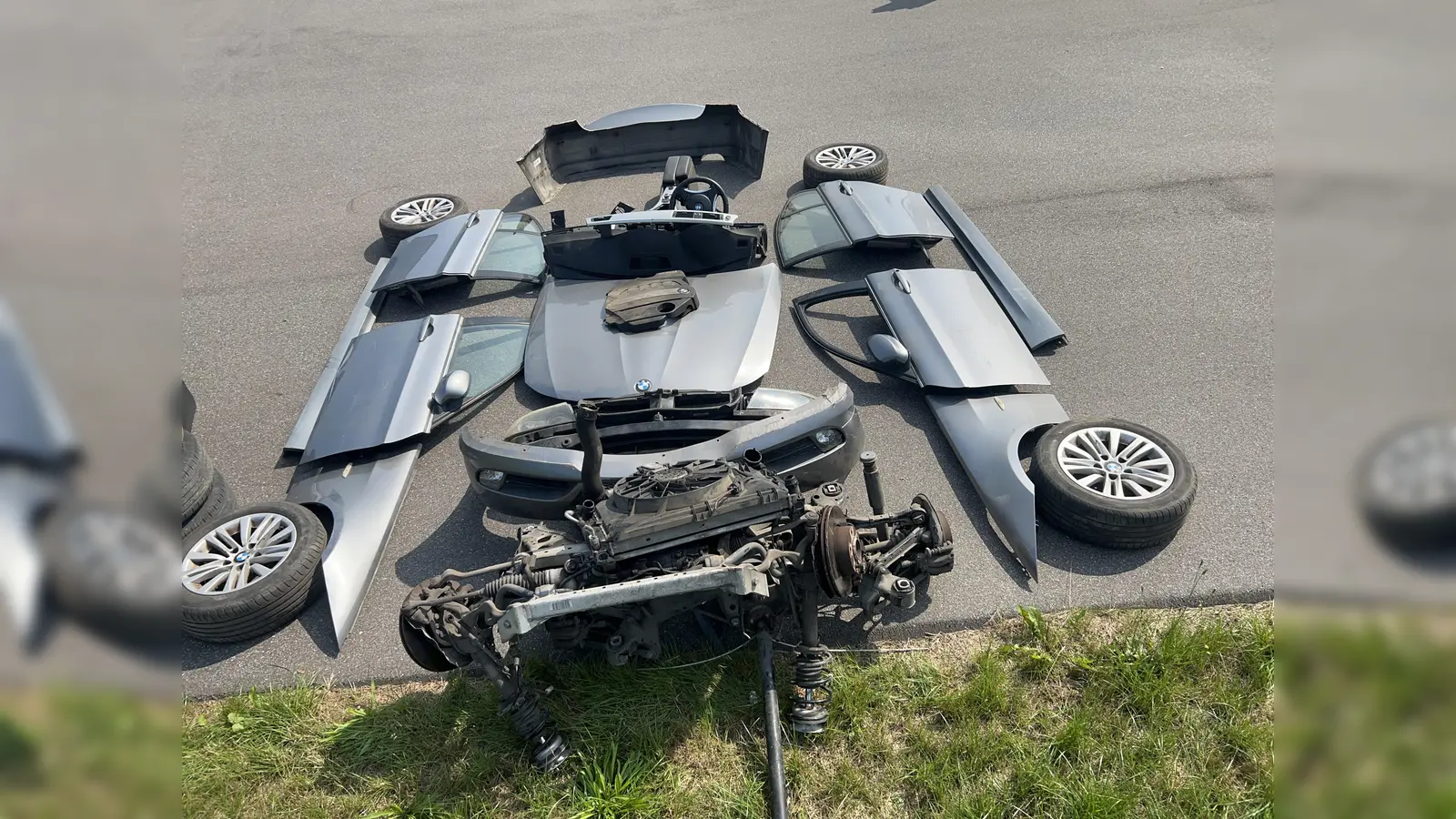 Sichergestellte Fahrzeugteile (Bild: PP Oberpfalz )