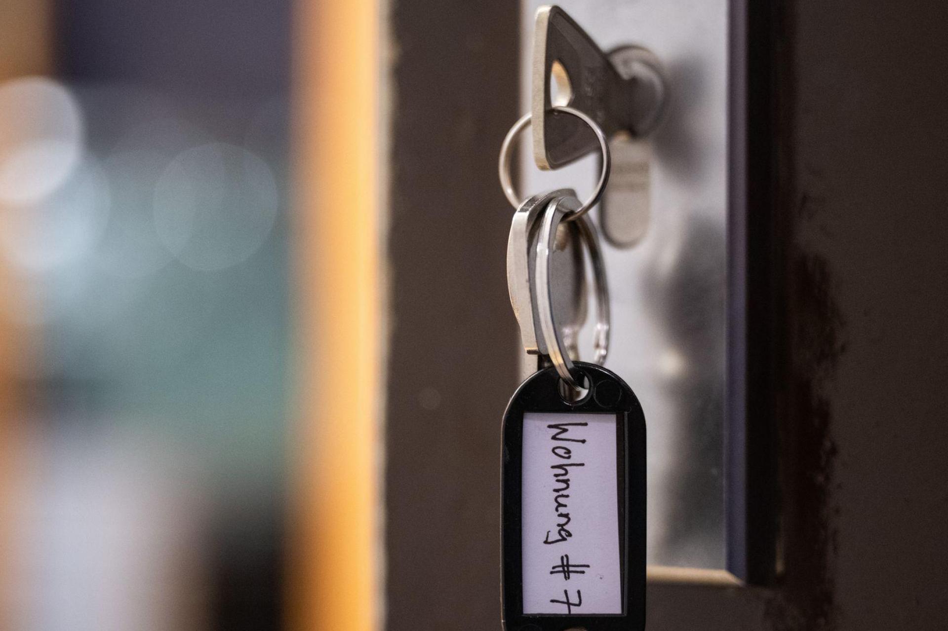 Der einfachste Weg, ein WG-Zimmer zu finden, ist über Online-Wohnungsbörsen und Social-Media. (Bild: Sebastian Gollnow/dpa)