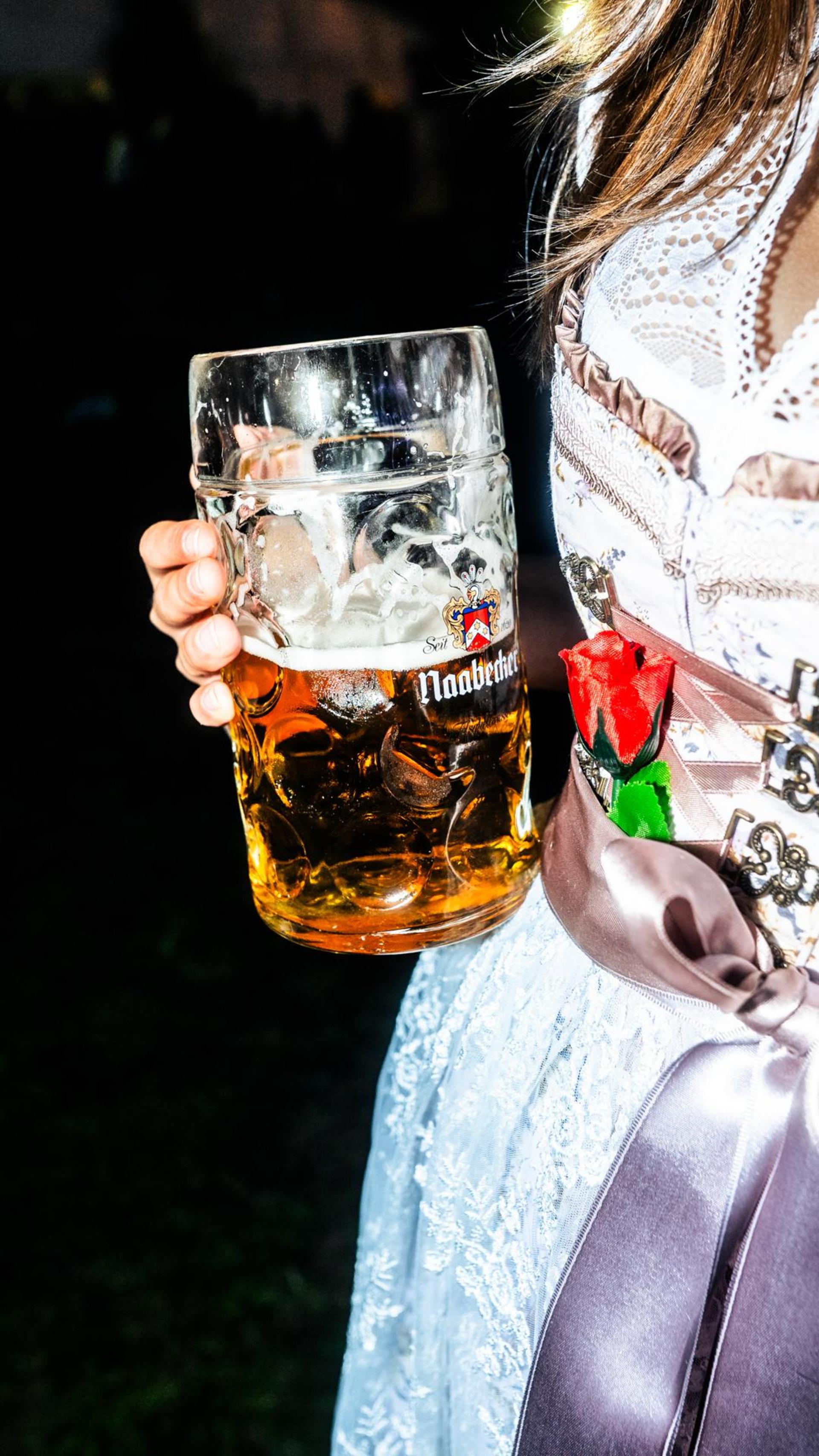 Die Quertreiber rocken am Samstagabend das Festzelt bei der Kirwa in Wernberg.  (Bild: Hannes Stock)