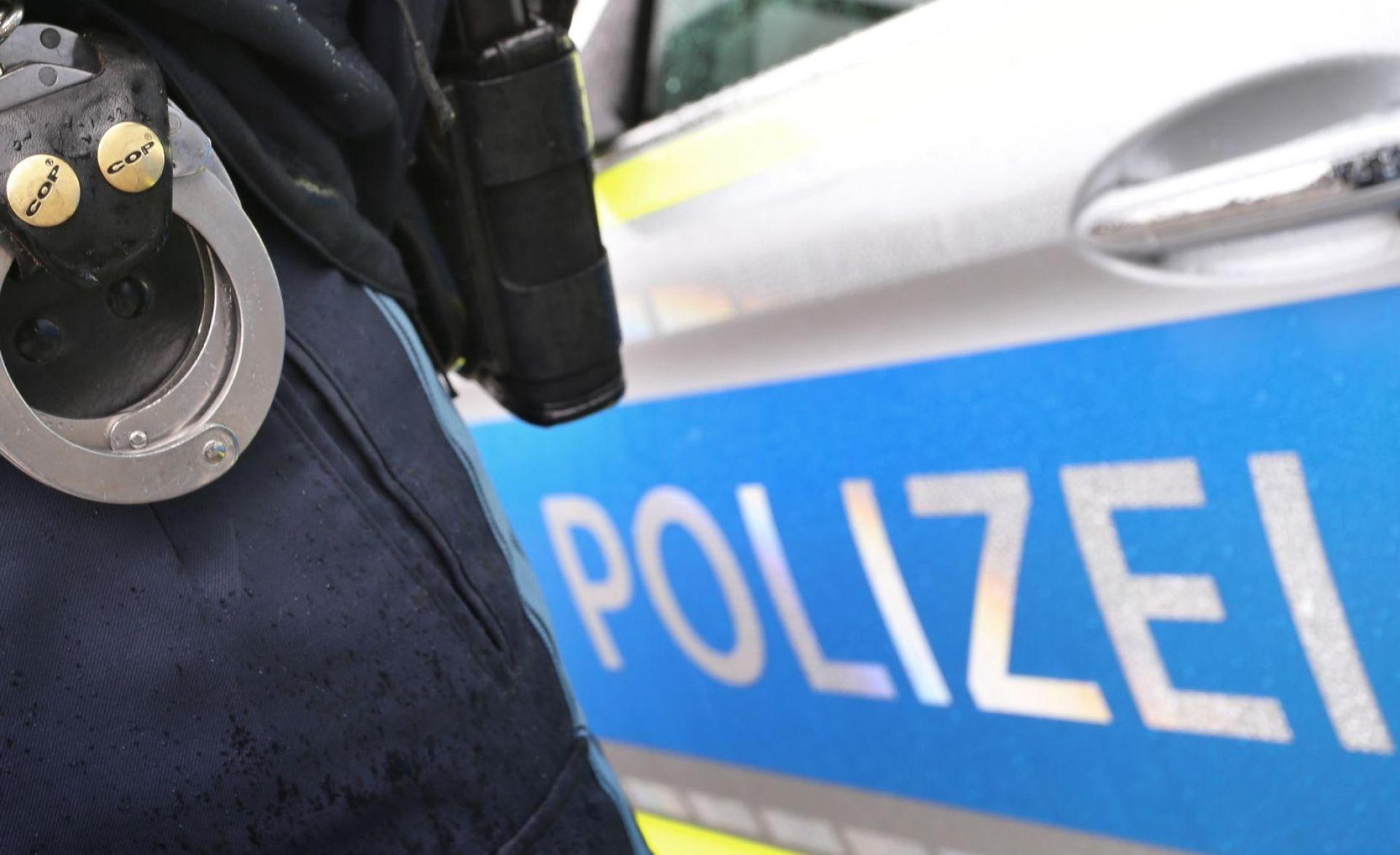 Die Polizei ermittelt nach einem mutmaßlichen versuchten Tötungsdelikt in Nürnberg gegen einen 34-Jährigen. (Symbolbild: Karl-Josef Hildenbrand/dpa)