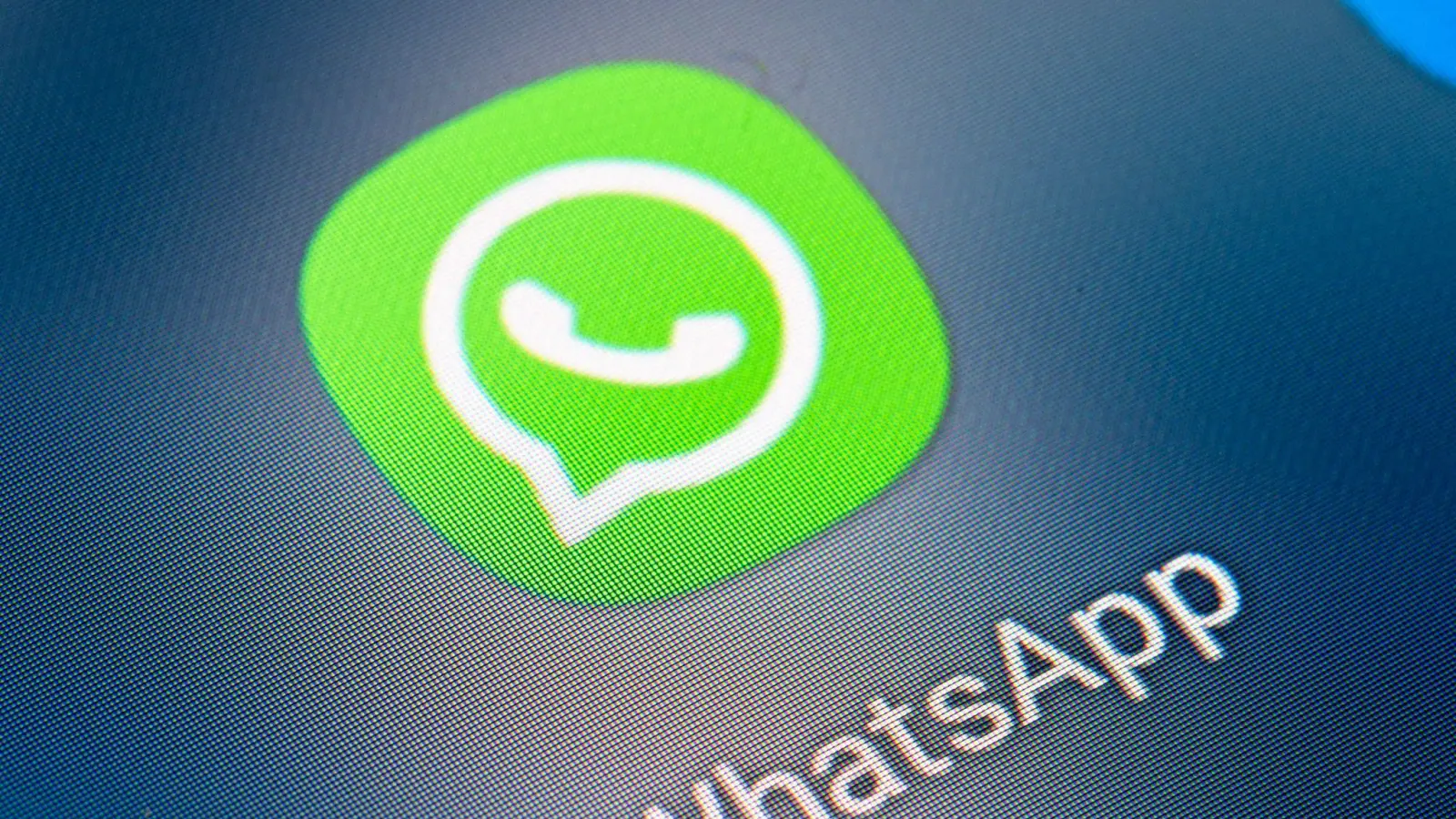 Der führende Messengerdienst hatte sich klar gegen die Einführung einer Chatkontrolle in der EU ausgesprochen - der Marktrivale Signal hatte sogar mit einem Rückzug aus Europa gedroht. (Symbolbild) (Bild: Fabian Sommer/dpa)