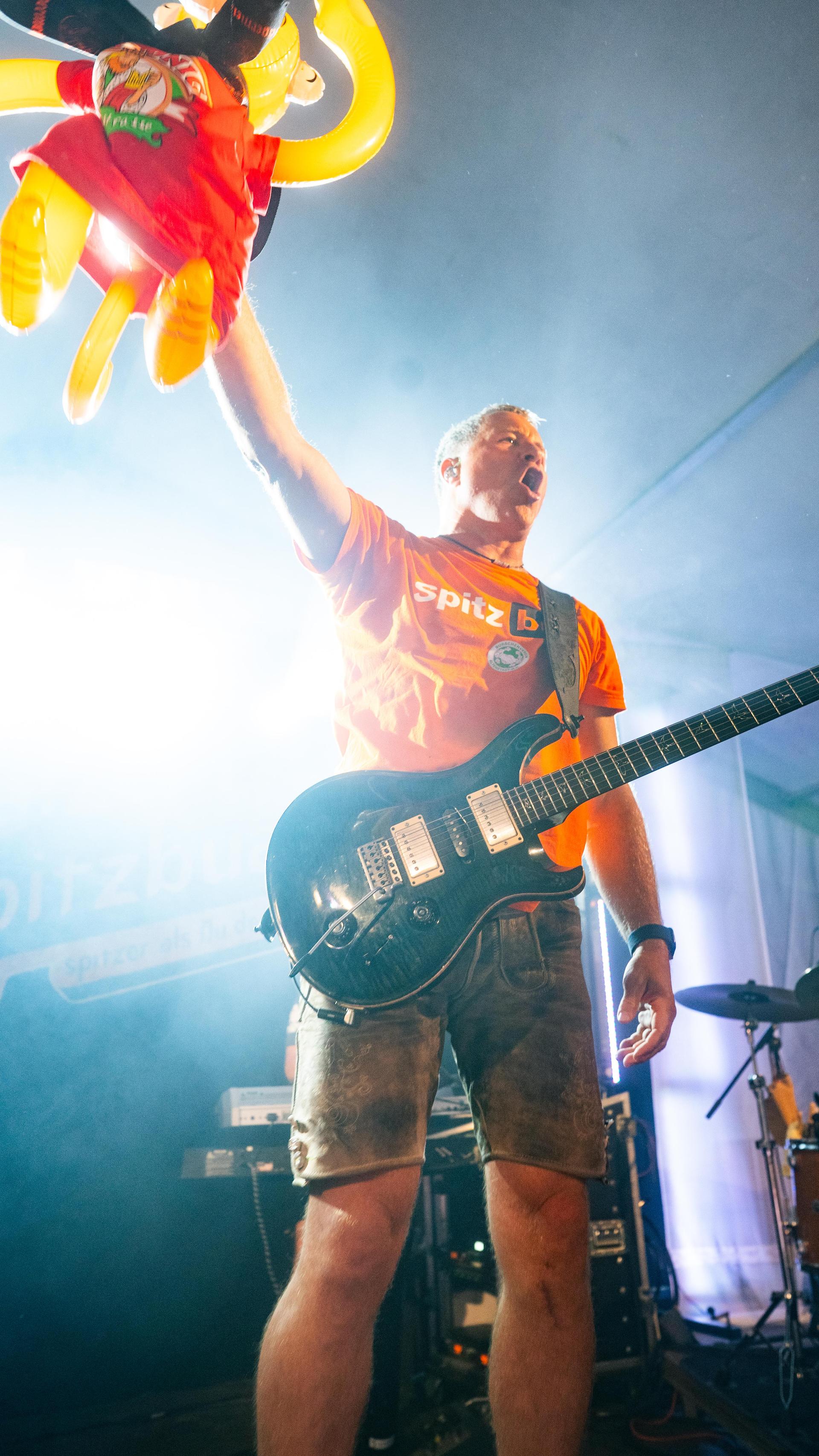 Wernberg feiert Kirwa, die Stoapfälzer Spitzbuam liefern die Musik zum Fest. (Bild: Hannes Stock)