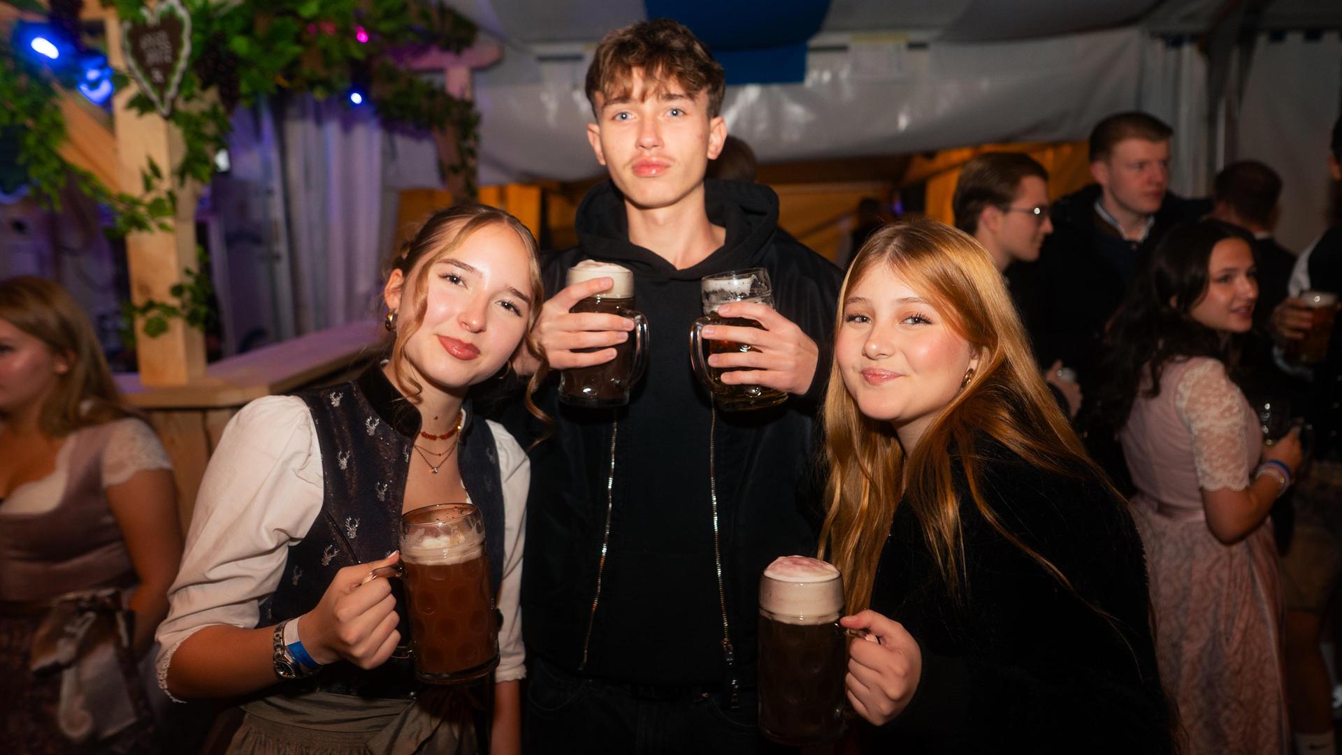 Alle Bilder vom Freitagabend auf der Kirwa in Weiherhammer. (Bild: Hannes Stock)