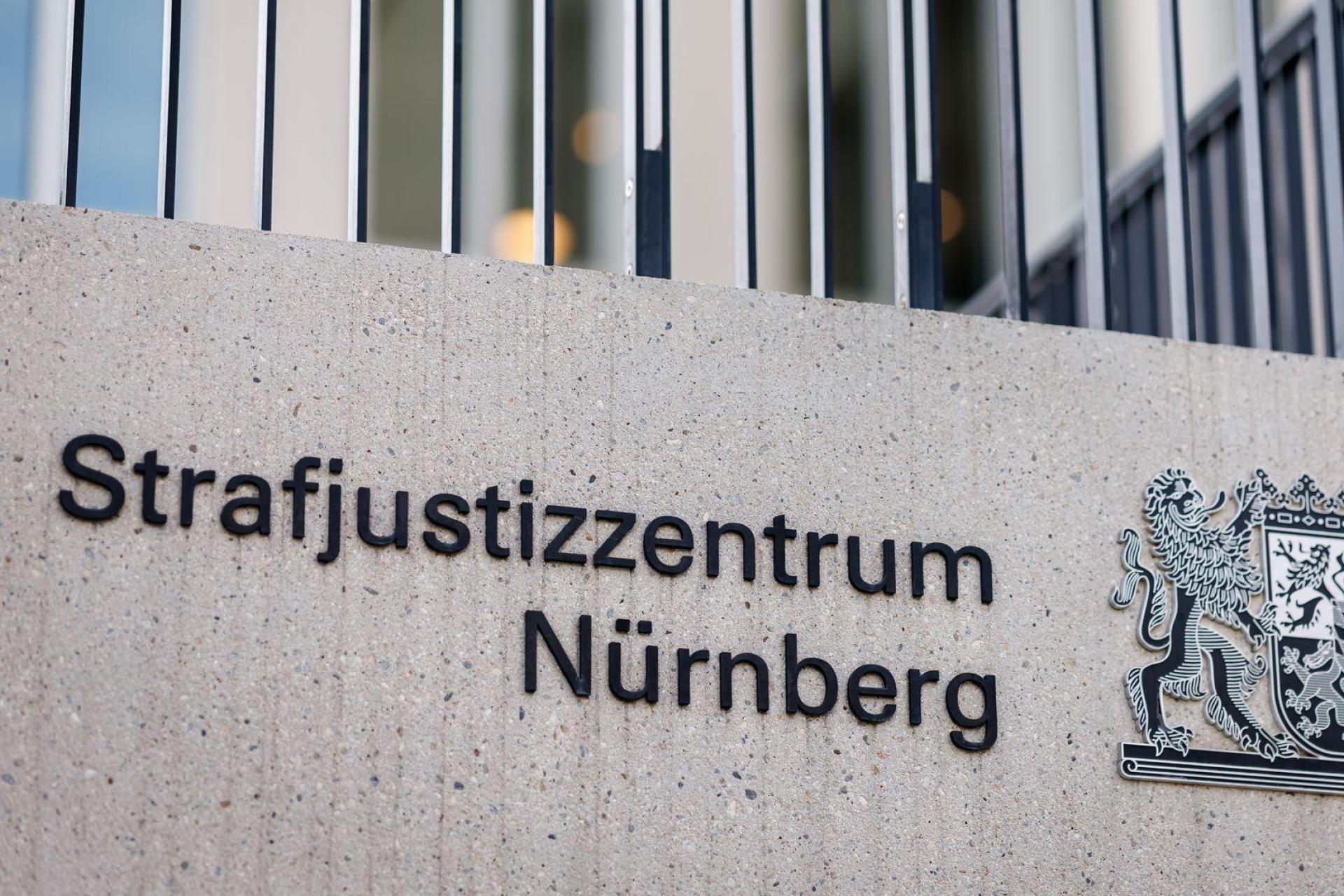 Ein 59-Jähriger weist vor Gericht die Vorwürfe des Kindesmissbrauchs und der Vergewaltigung zurück. (Symbolbild) (Bild: Daniel Karmann/dpa)