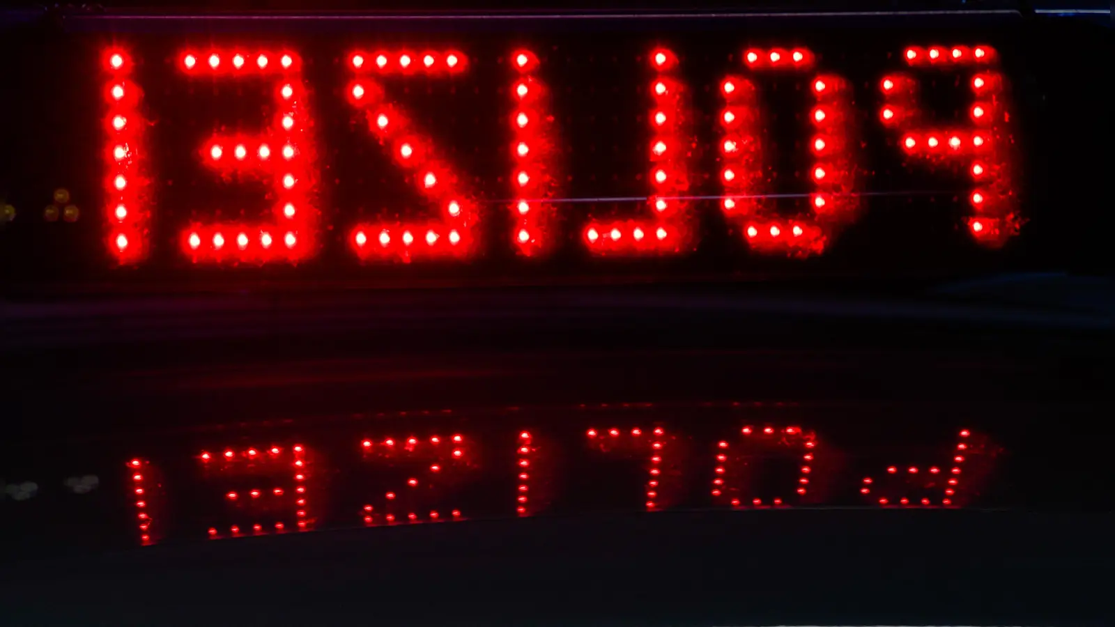 Die Grenzpolizei hat drei Lkw mit ungültigen Kennzeichen auf A 6 gestoppt. Die Fahrer waren auch ohne Versicherungsschutz unterwegs. (Symbolbild: Petra Hartl)