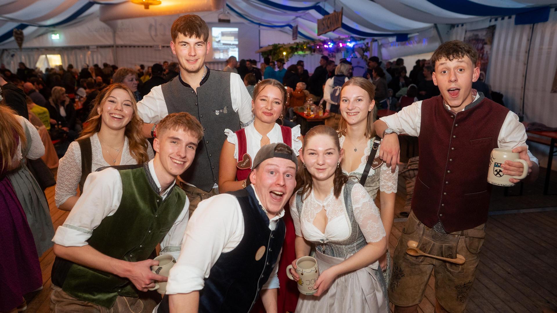 Auch am Sonntag habt ihr auf der Kirwa in Weiherhammer gefeiert. (Bild: Hannes Stock)