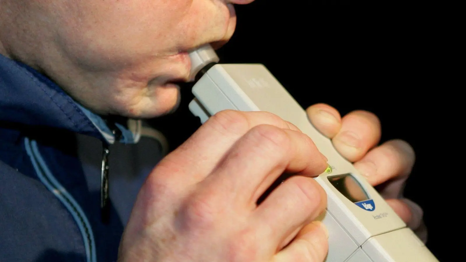 Die Atemalkoholtests zweier Autofahrer verliefen am Samstag in Grafenwöhr positiv.  (Symbolbild: Uli Deck/dpa)