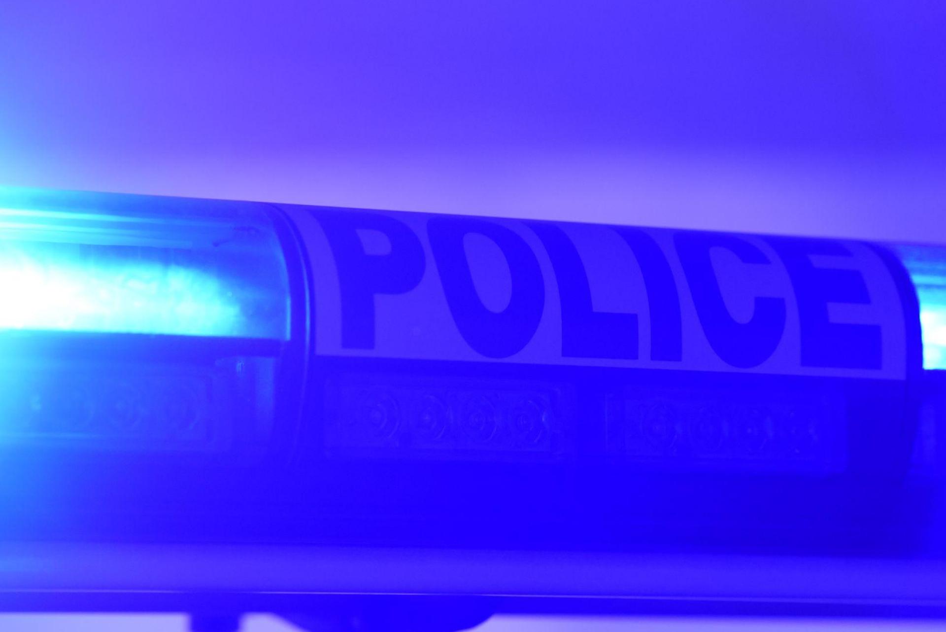 Nach dem Absturz eines Kleinflugzeugs in Frankreich wir wegen fahrlässiger Tötung ermittelt. (Symbolbild: Patrick Seeger/dpa)
