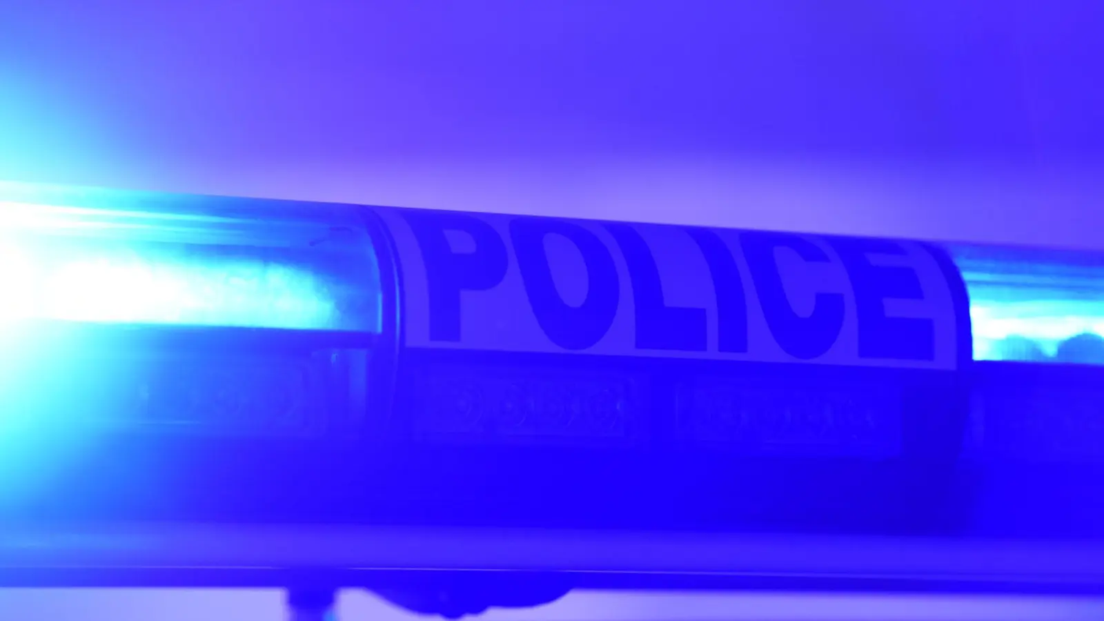 Nach dem Absturz eines Kleinflugzeugs in Frankreich wir wegen fahrlässiger Tötung ermittelt. (Symbolbild: Patrick Seeger/dpa)