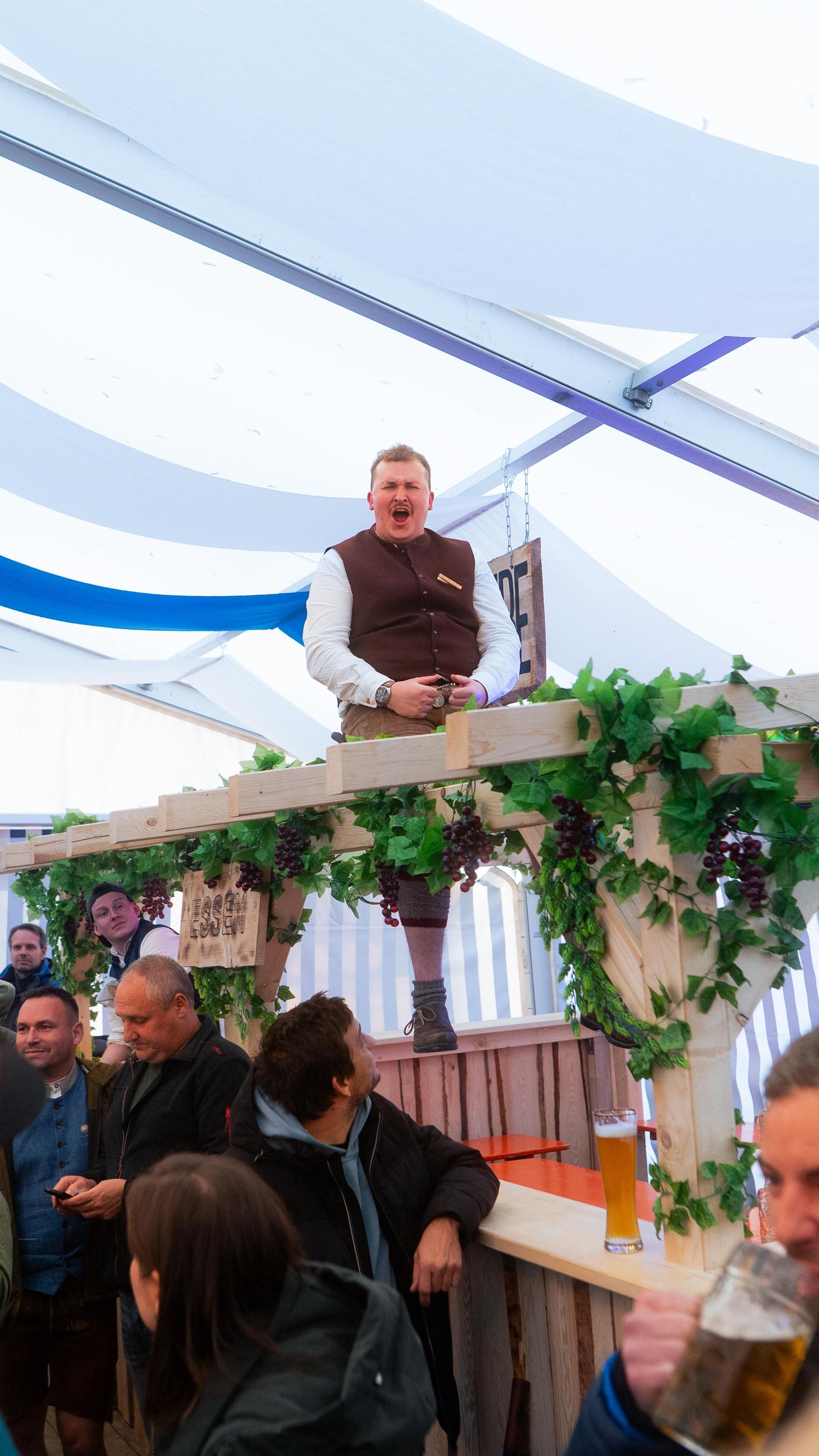 Auch am Sonntag habt ihr auf der Kirwa in Weiherhammer gefeiert. (Bild: Hannes Stock)