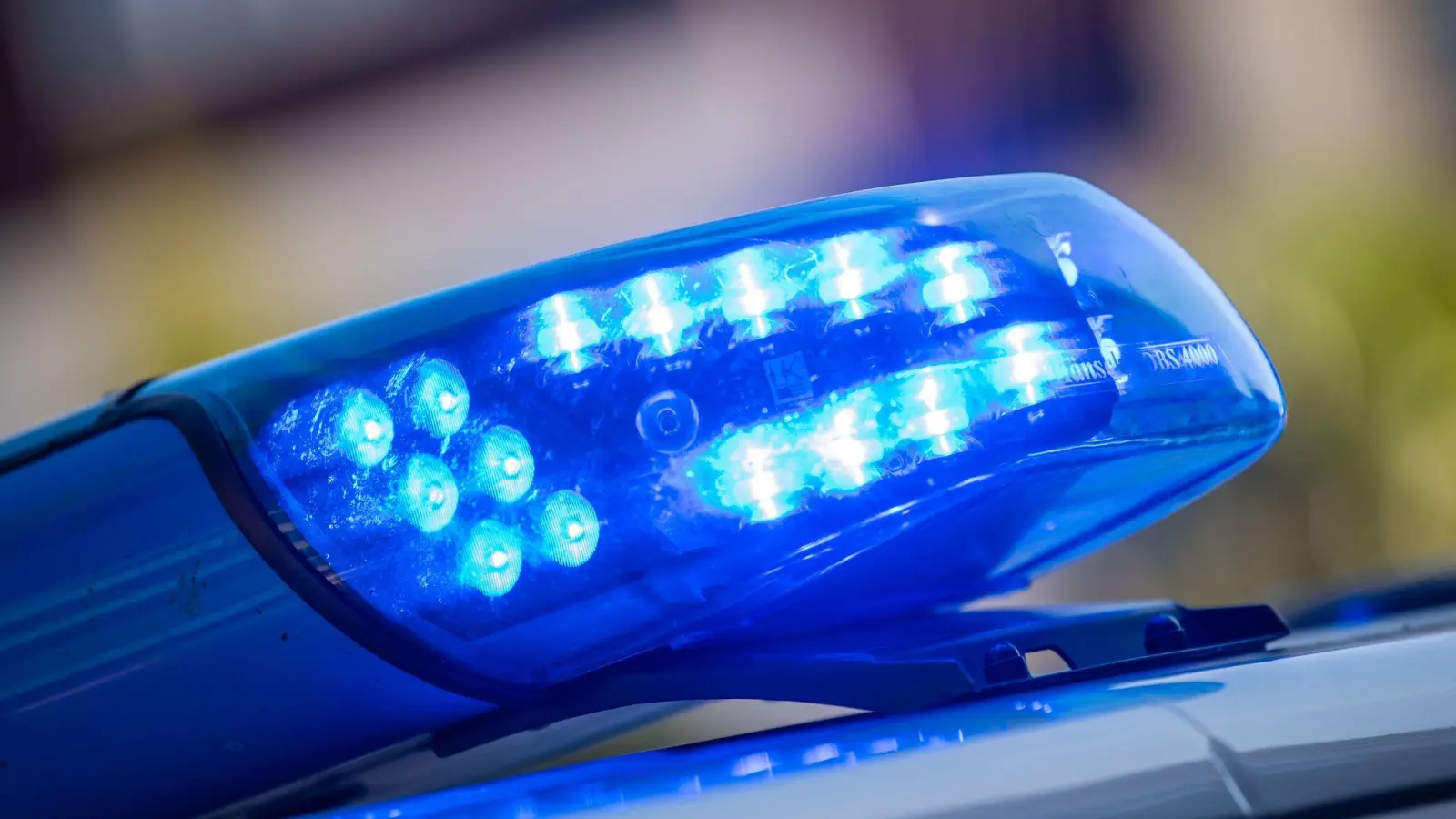 Die Polizei ermittelt unter anderem wegen Körperverletzung, Gefährdung des Straßenverkehrs und Fahrens ohne Fahrerlaubnis. (Symbolbild) (Bild: Lino Mirgeler/dpa)