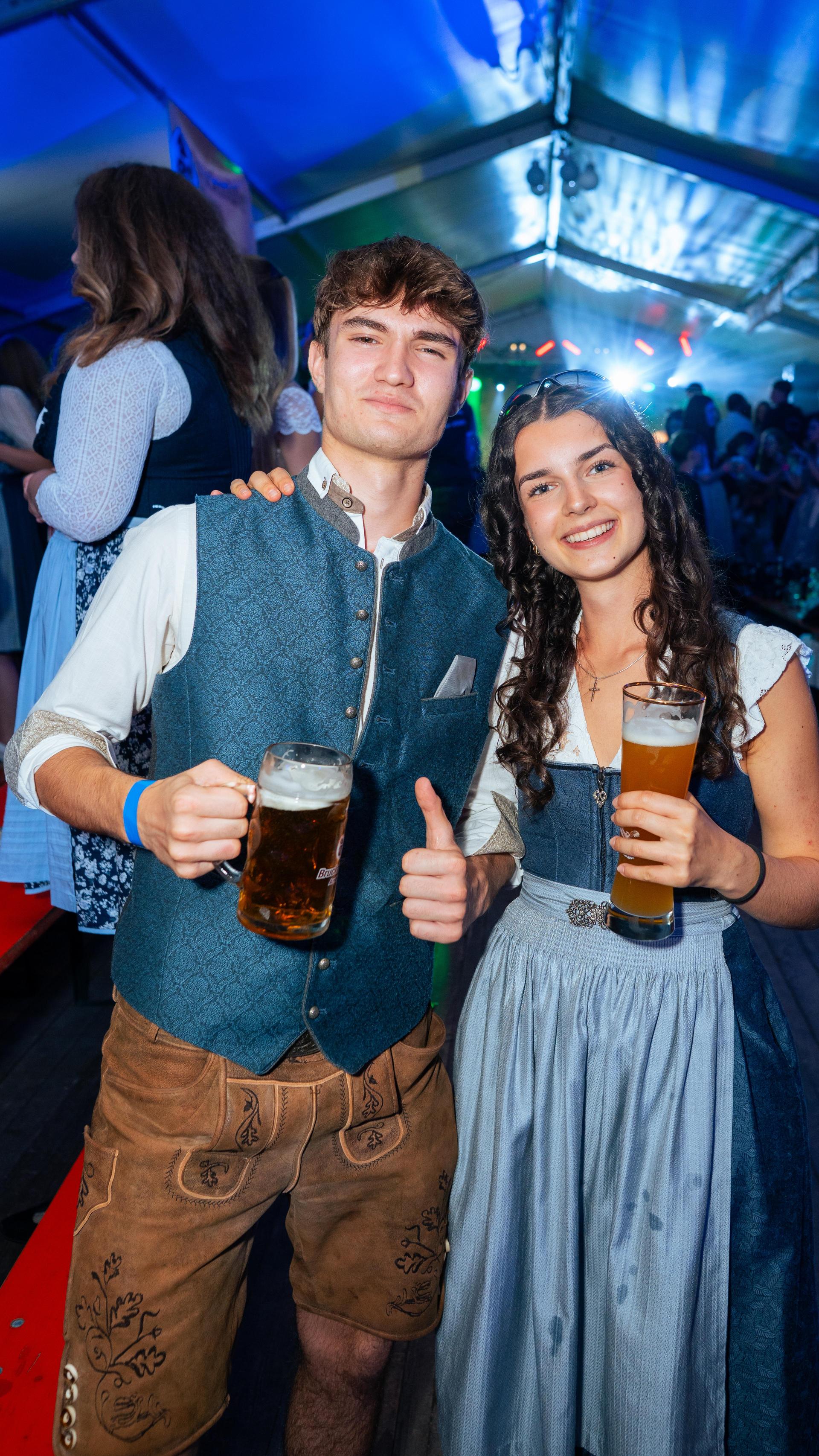 Gute Stimmung, volles Zelt und super Momentaufnahmen. (Bild: Hannes Stock)