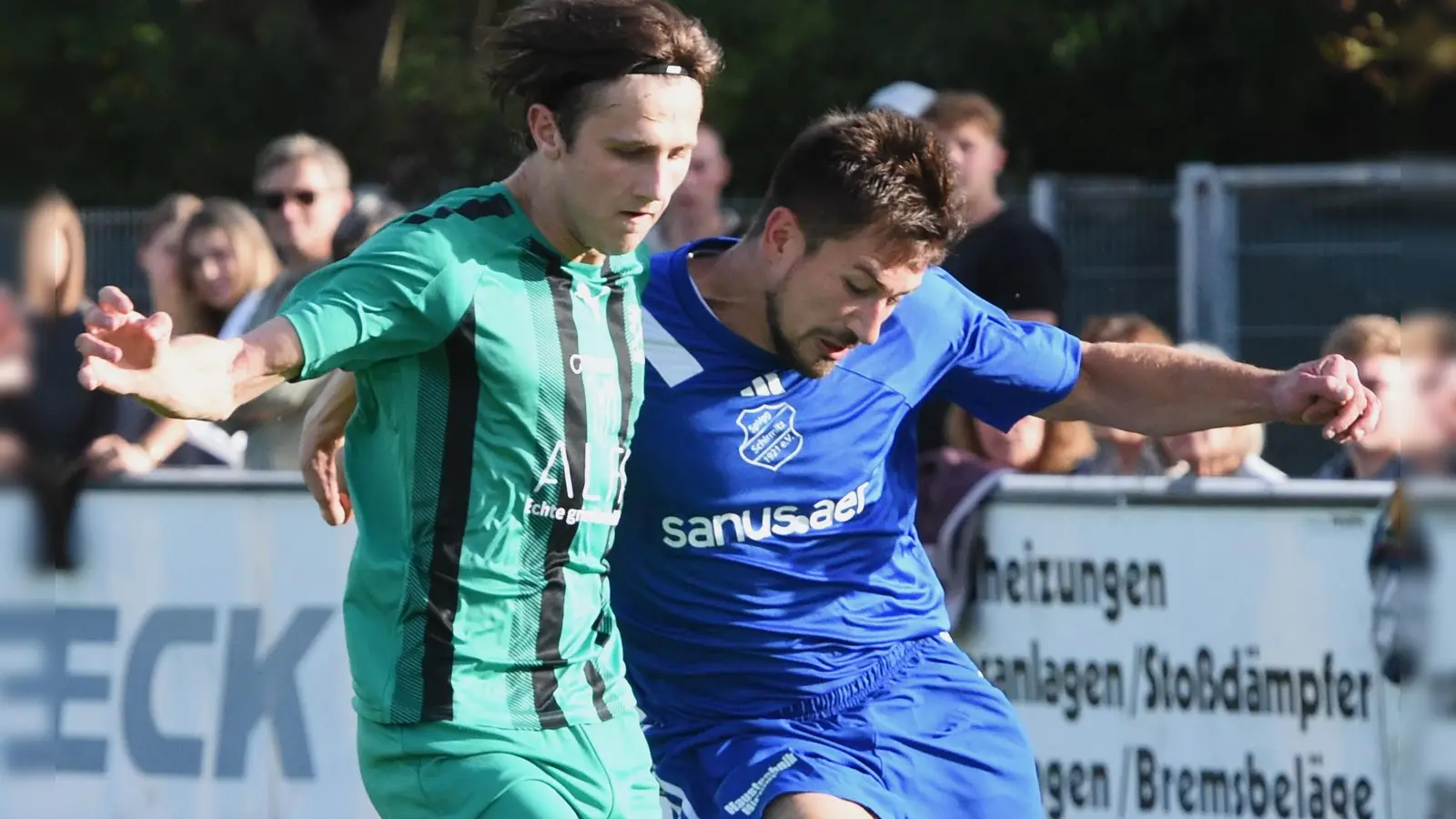 Samuel Solter (links) wechselt vom FC Weiden-Ost zur SpVgg SV Weiden. (Bild: Gerhard Büttner)
