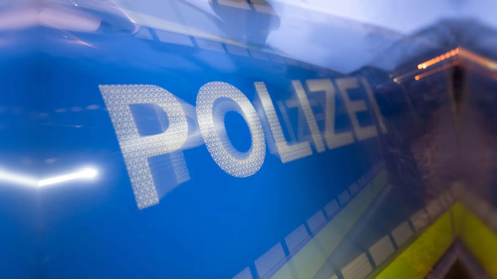 Am 2. November plant die Polizei eine Einsatzübung in Vohenstrauß. (Symbolbild: Marijan Murat/dpa)