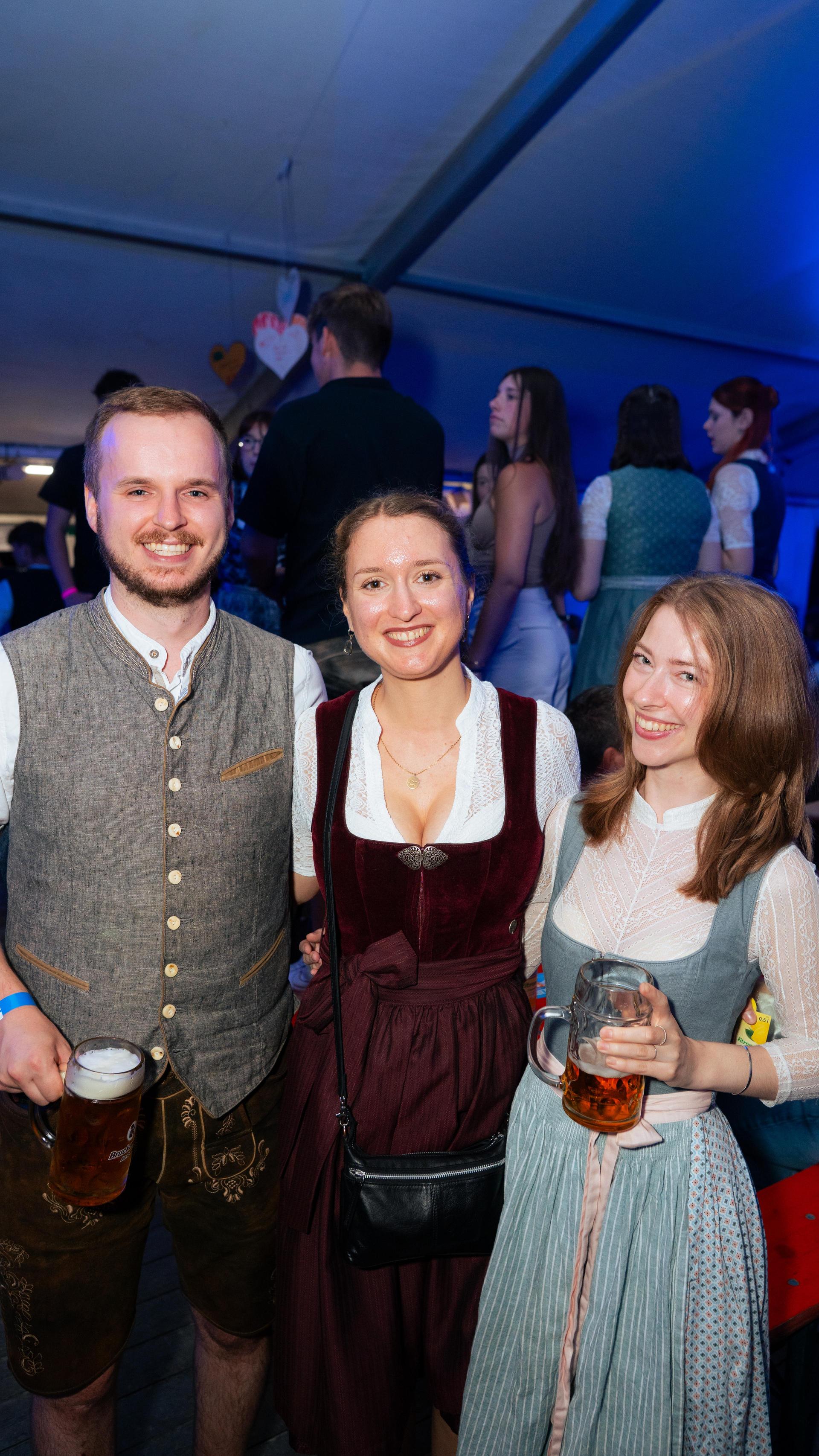 Gute Stimmung, volles Zelt und super Momentaufnahmen. (Bild: Hannes Stock)