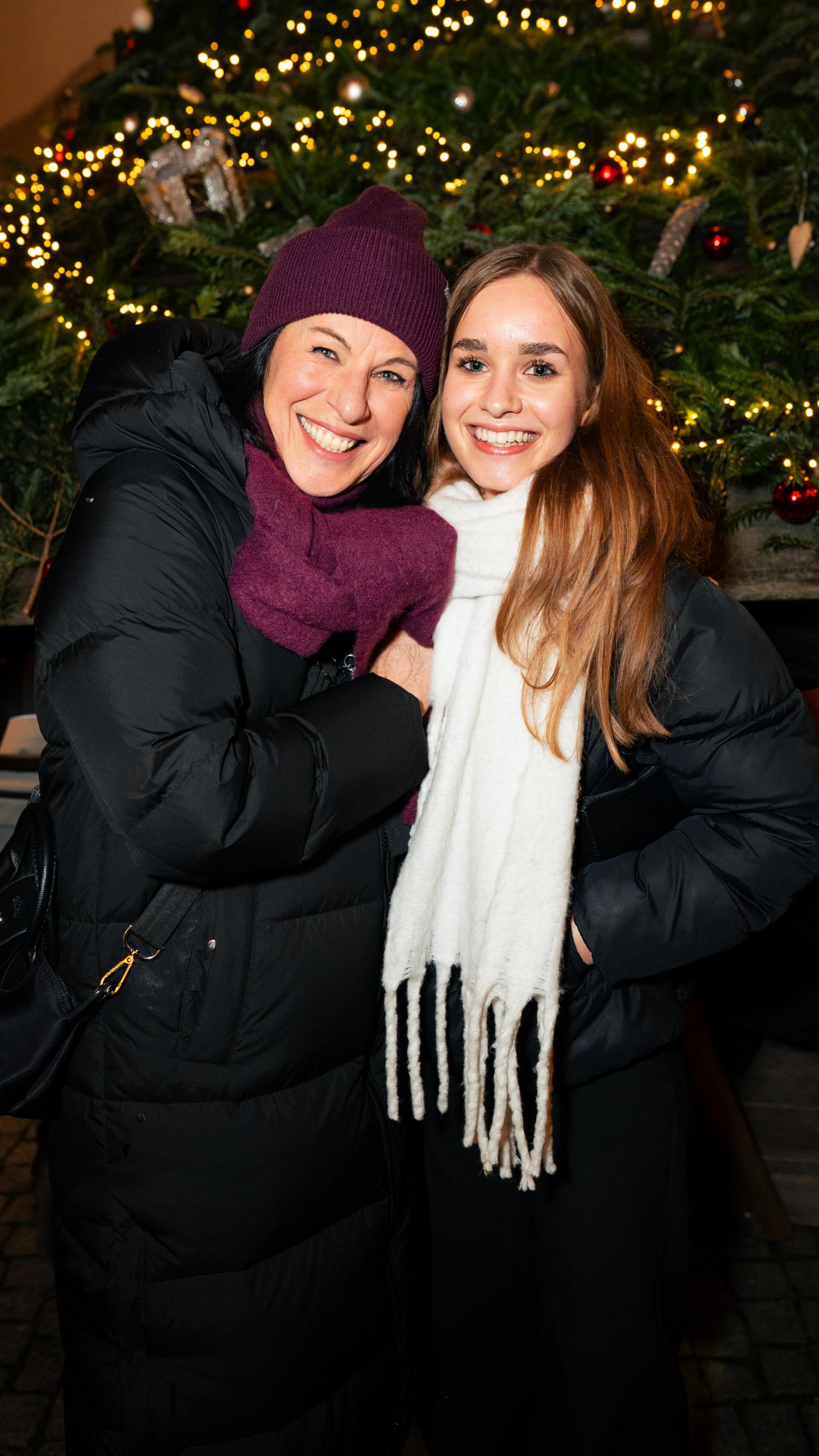 In Weiden war am Samstag auf dem Weihnachtsmarkt einiges los. (Bild: Hannes Stock)