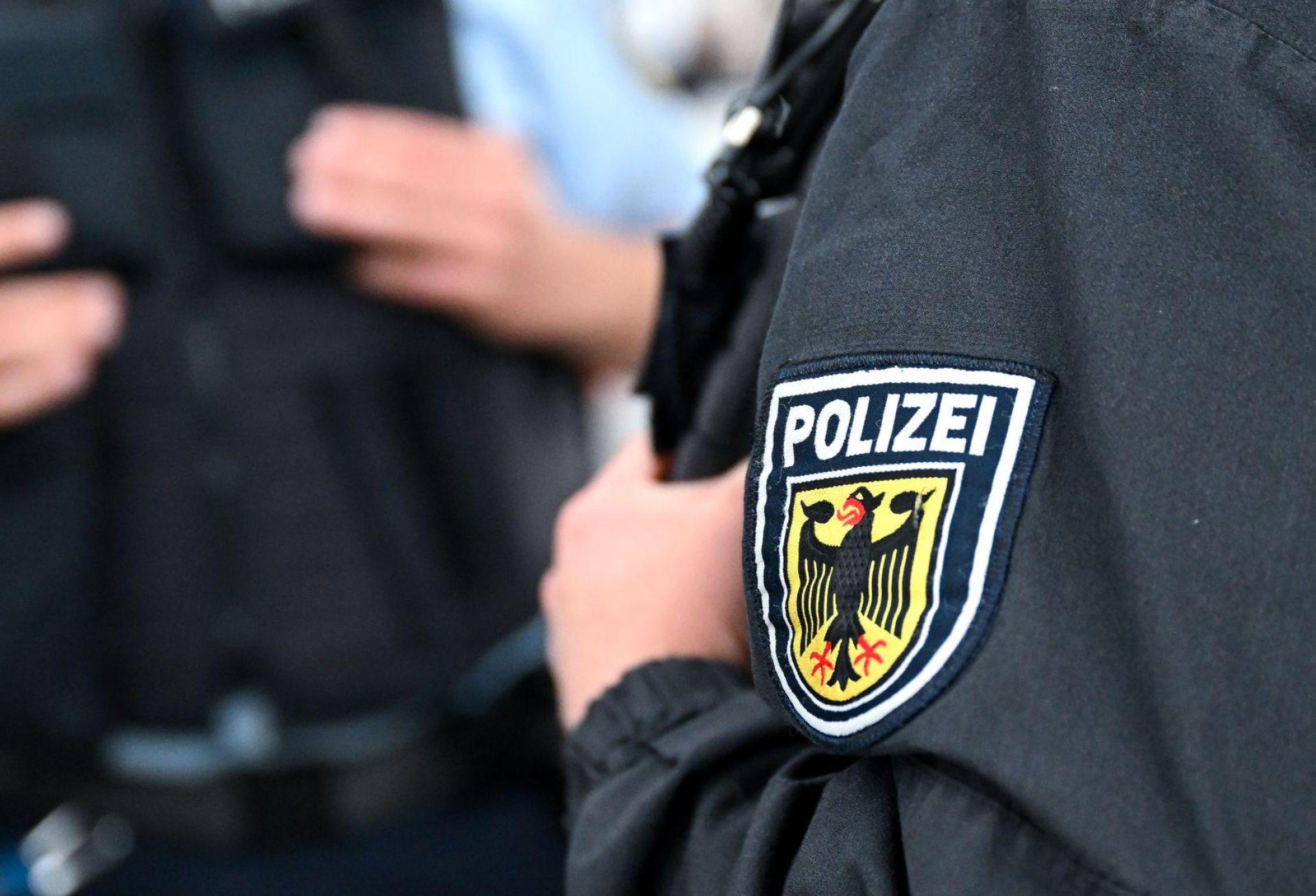 Die Bundespolizei hat bei Kontrollen an der A 6 Haftbefehle vollstreckt.  (Symbolbild: Sven Hoppe/dpa)