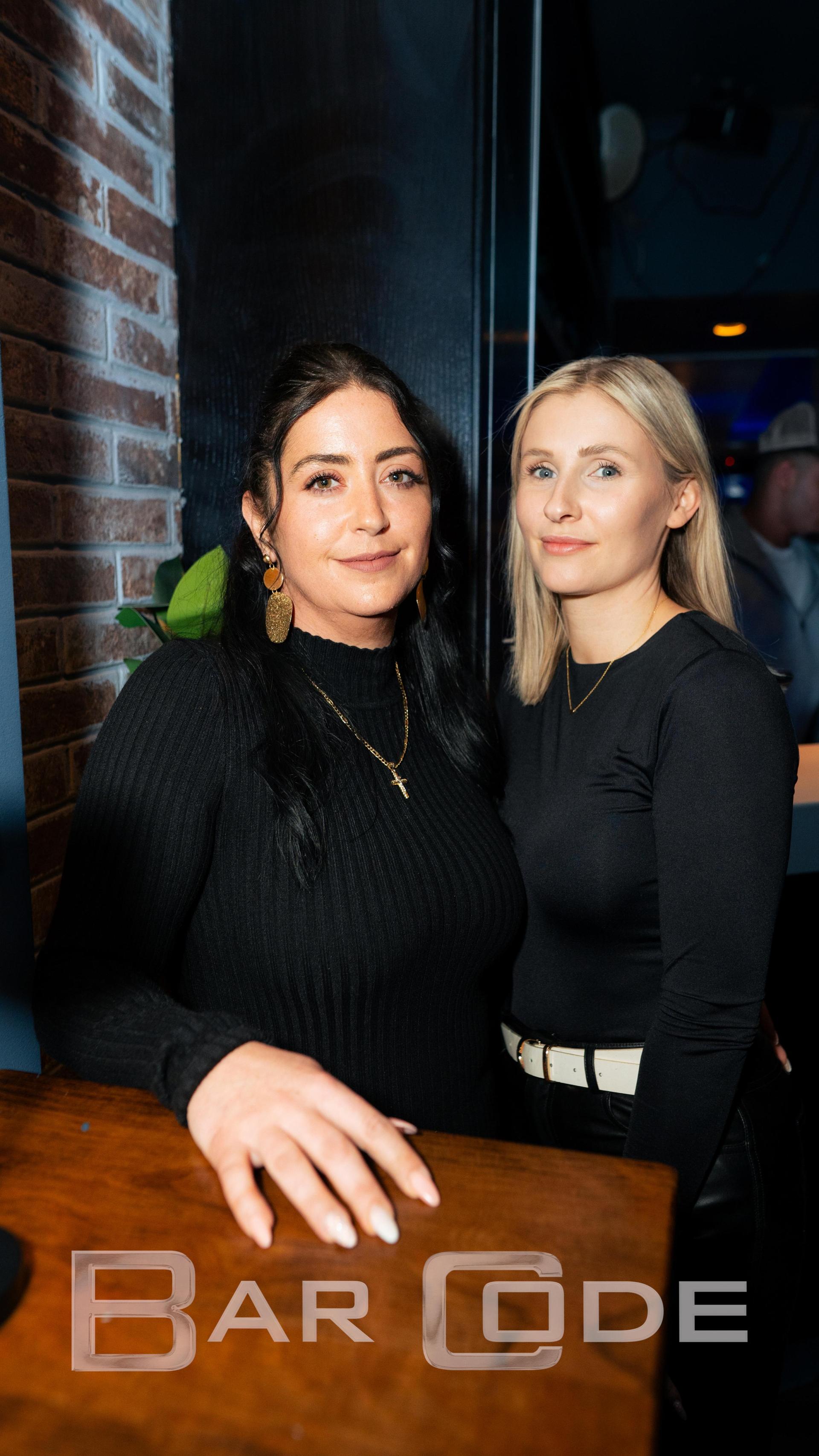 Cocktails, Bier und gute Laune gabs im Barcode am Samstagabend. (Bild: Hannes Stock)