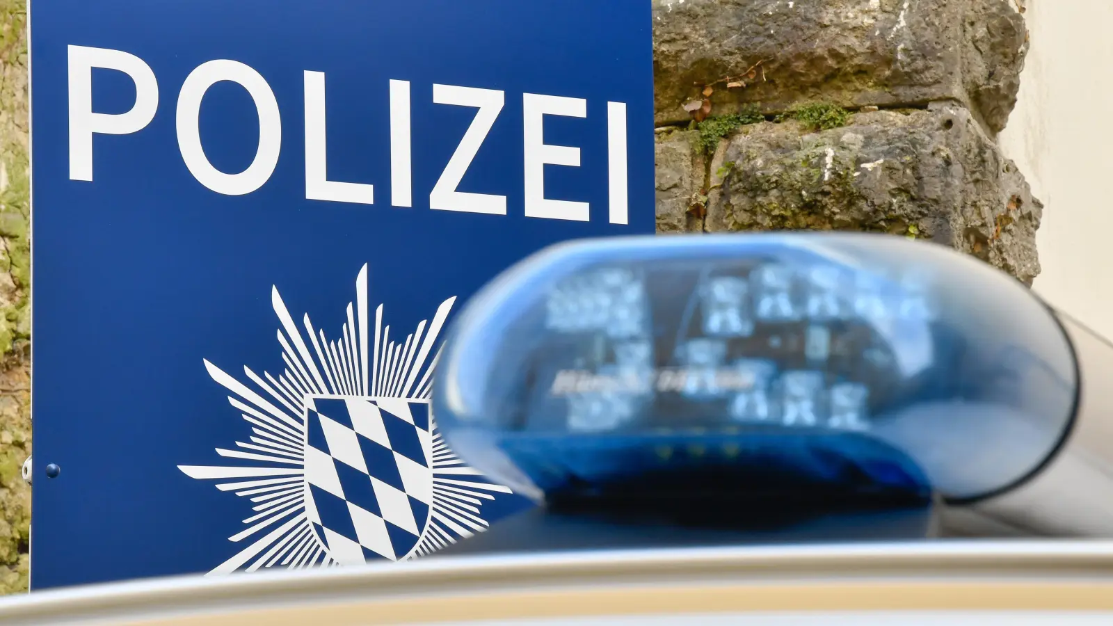 Die Polizei ermittelt gegen einen 14-Jährigen wegen Körperverletzung.  (Symbolbild: Petra Hartl)