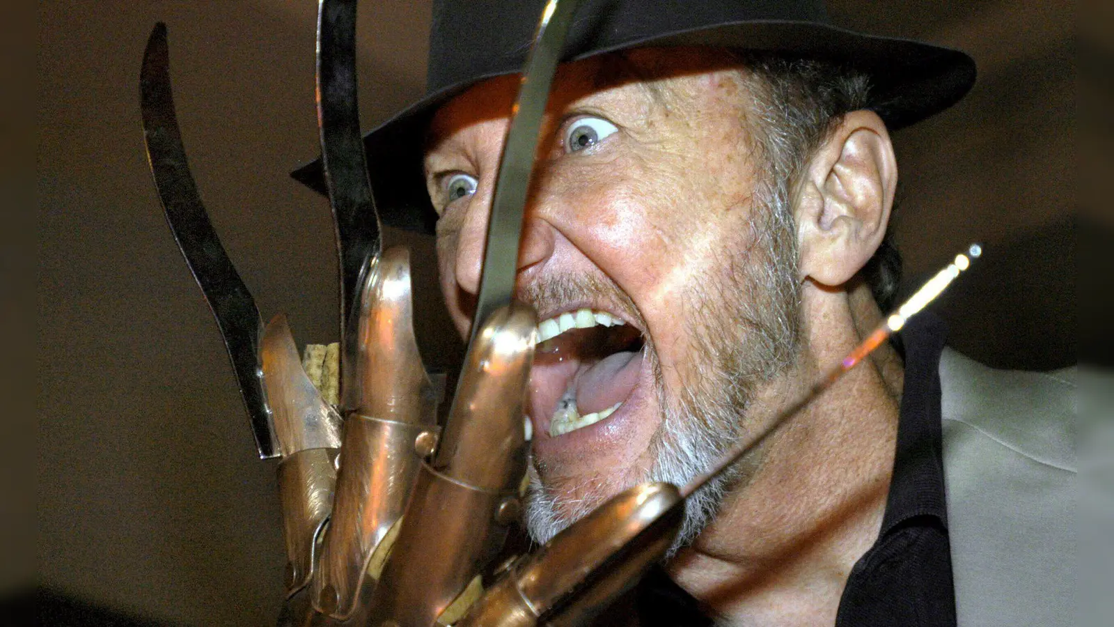 Horror-Darsteller Robert Englund erhält einen „Walk of Fame“-Stern - hier zu sehen im Jahr 2006. (Archivbild)  (Bild: picture alliance / dpa)