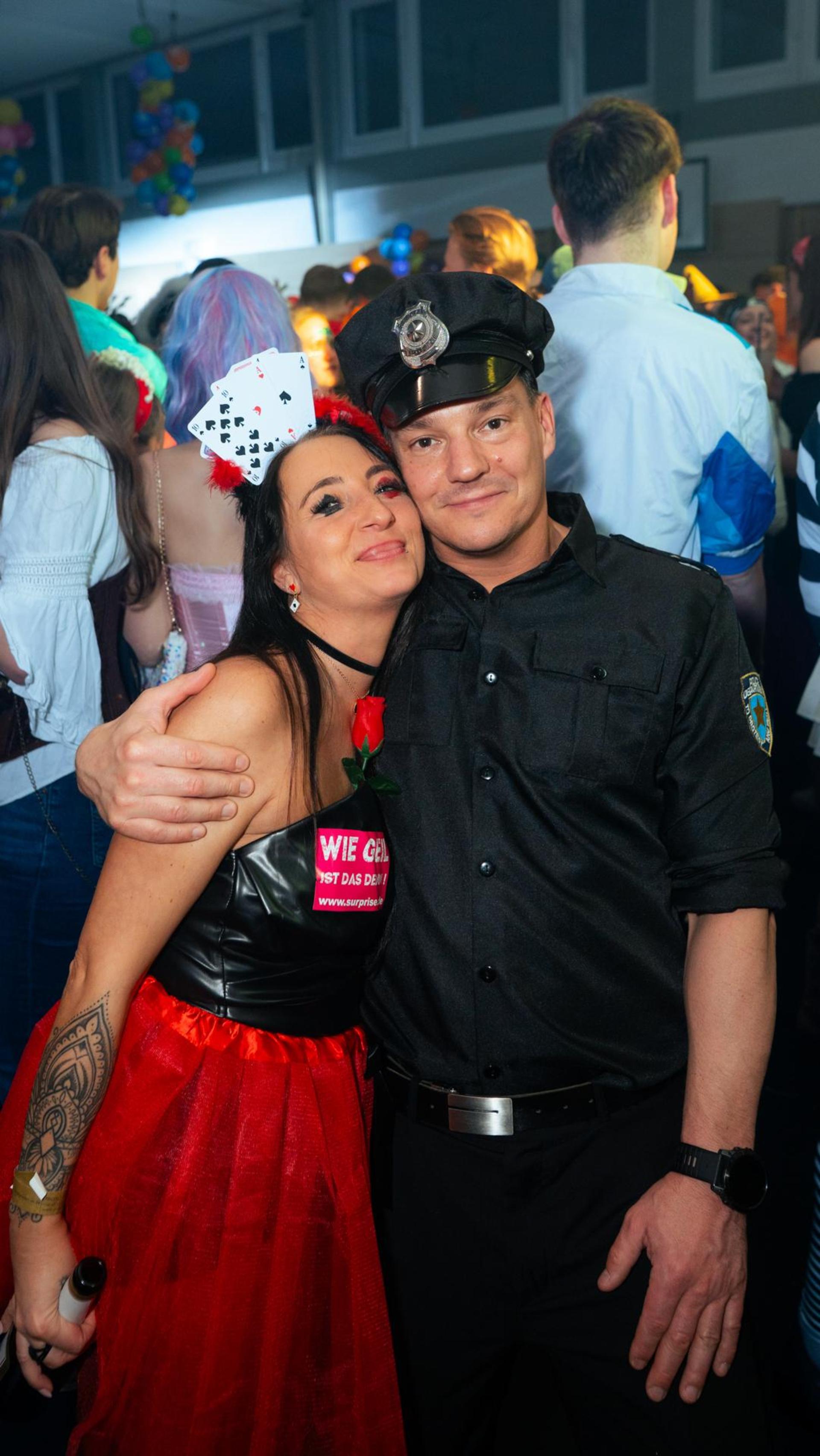 Am Sportlerball in Schirmitz gings mit Vollgas weiter im Faschingstreiben.  (Bild: Hannes Stock)