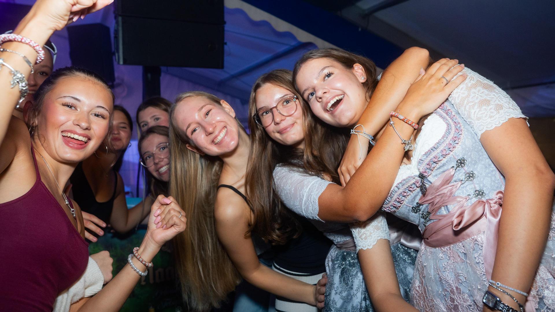 Die Bilder vom Freitag auf dem Weidener Volksfest 2025. (Bild: Hannes Stock)