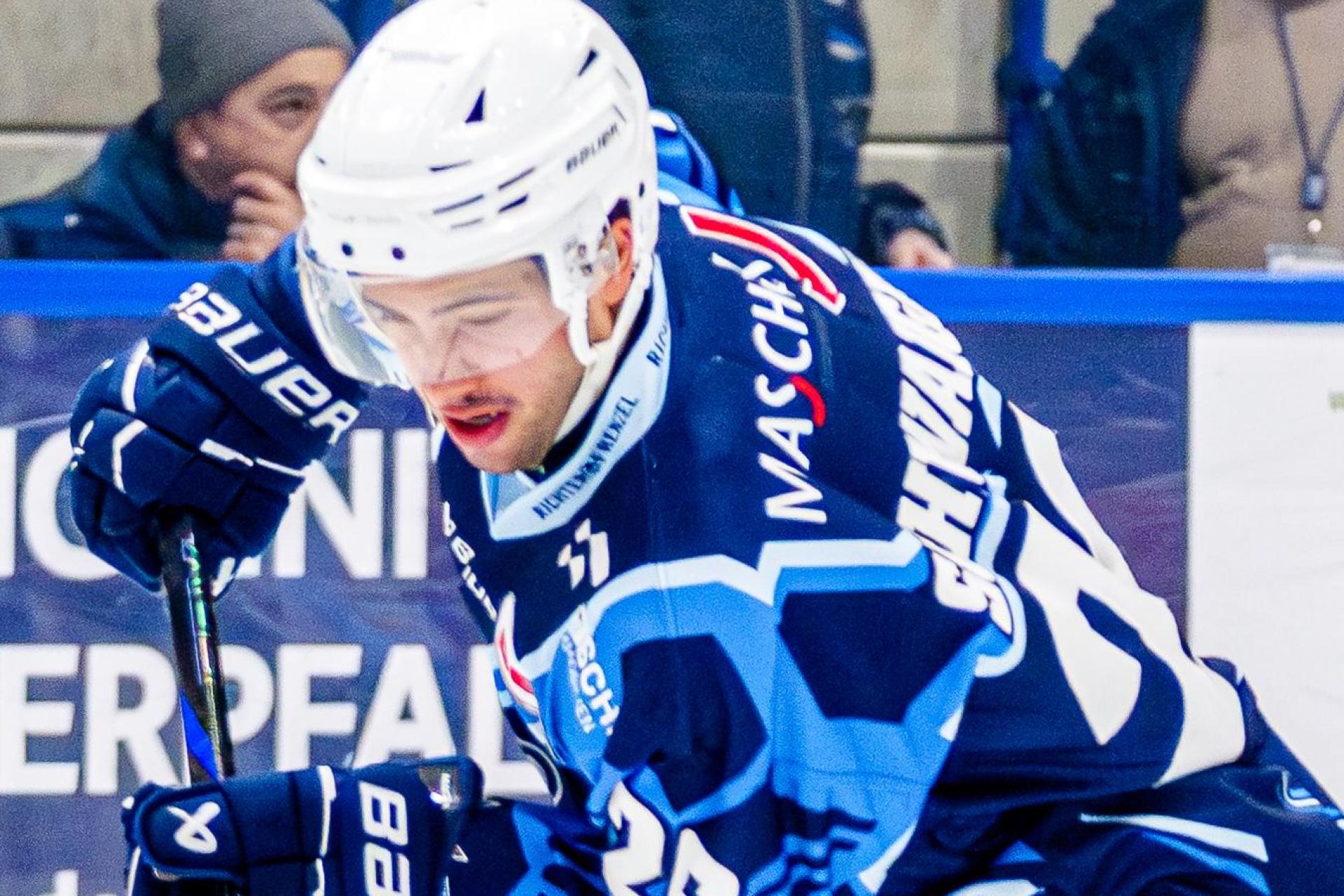 Daniel Schwaiger (links) wird künftig nicht mehr für die Blue Devils Weiden auflaufen.  (Archivbild: Elke Englmaier)