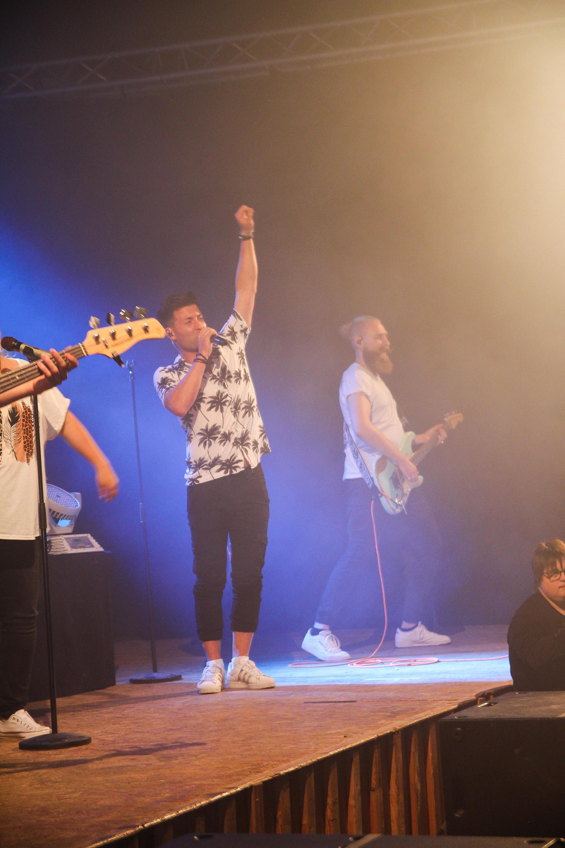 Die Band „Aeroplane” eröffnete am Freitag den Wurzer O'Schnitt. (Bild: Lea Stecher)