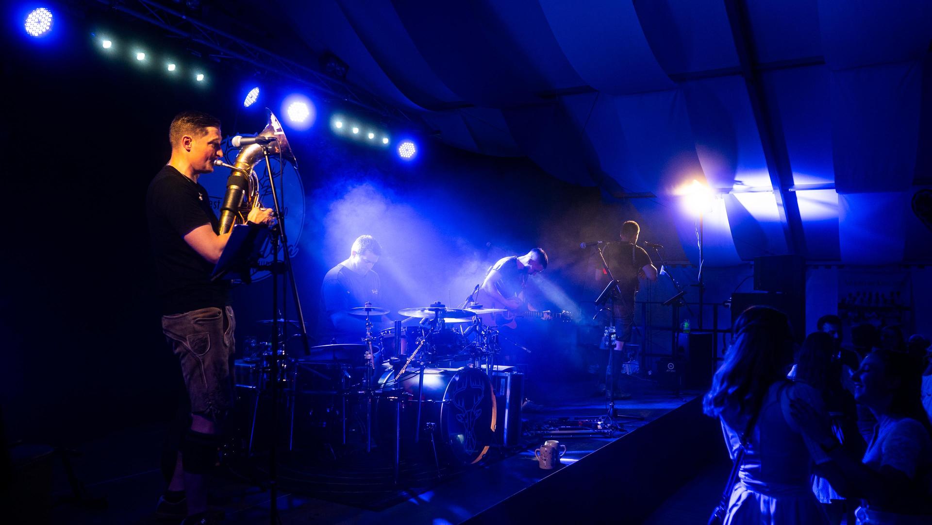 Alle Samstagsbilder der Kirwa in Weiherhammer. (Bild: Hannes Stock)