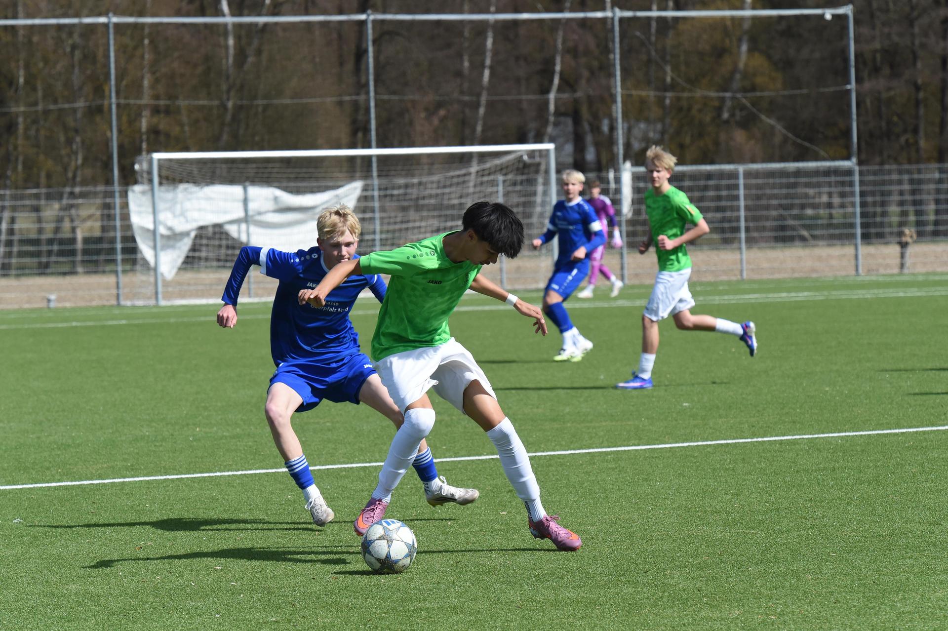 Bildergalerie der C-Junioren der SpVgg SV Weiden in der Bayernliga-Aufstiegsrunde. Die Weidener verloren die Partie mit 0:3 gegen Deggendorf.  (Bild: Gerhard Büttner)
