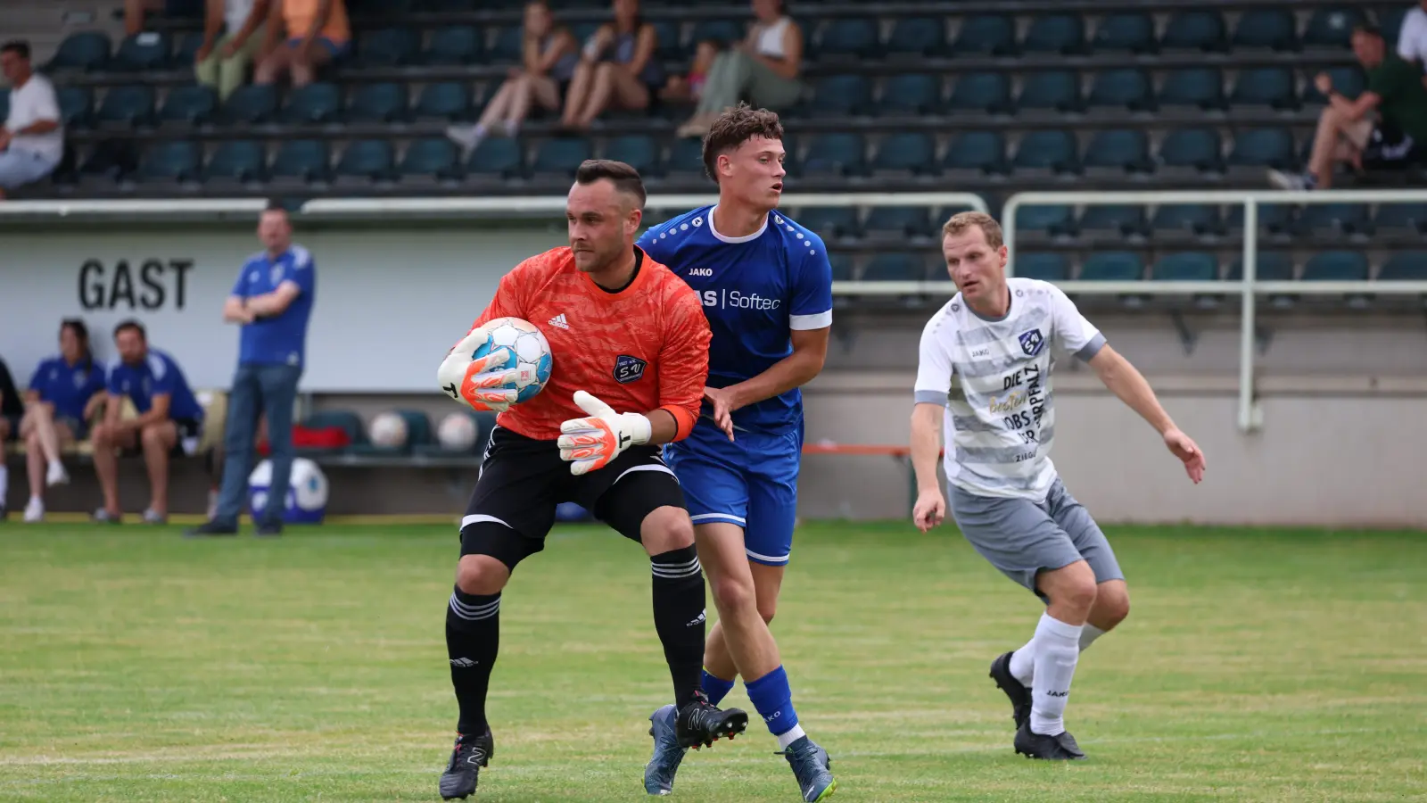 Torhüter Luca Wittmann (links) wechselt innerhalb der Bezirksliga Nord vom SV Etzenricht zum TSV Tännesberg. (Archivbild: Dieter Jäschke)