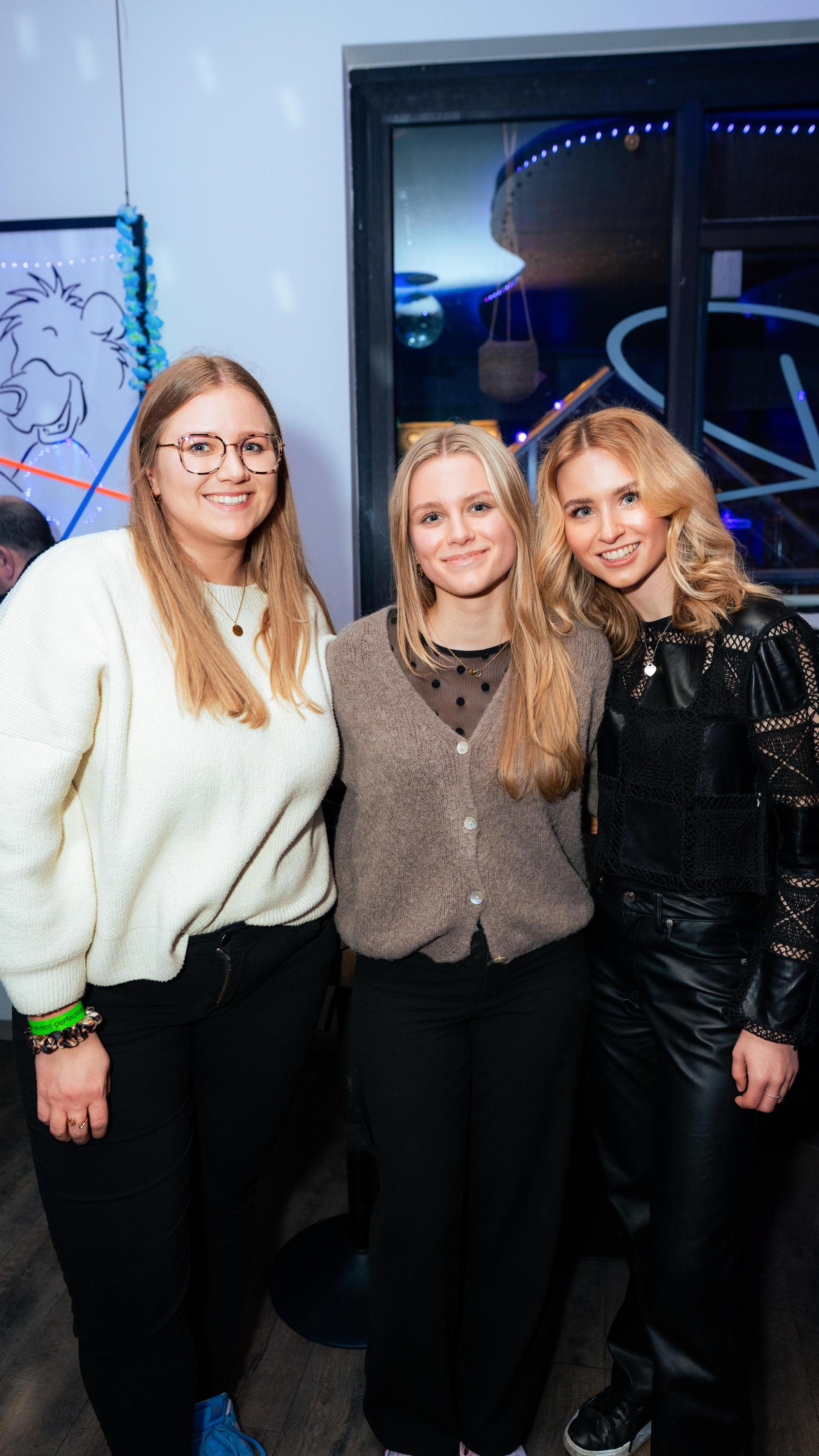 „Neon Beach Night” war das Motto bei der Party am Samstag in der SantoRino-Bar. (Bild: Hannes Stock)