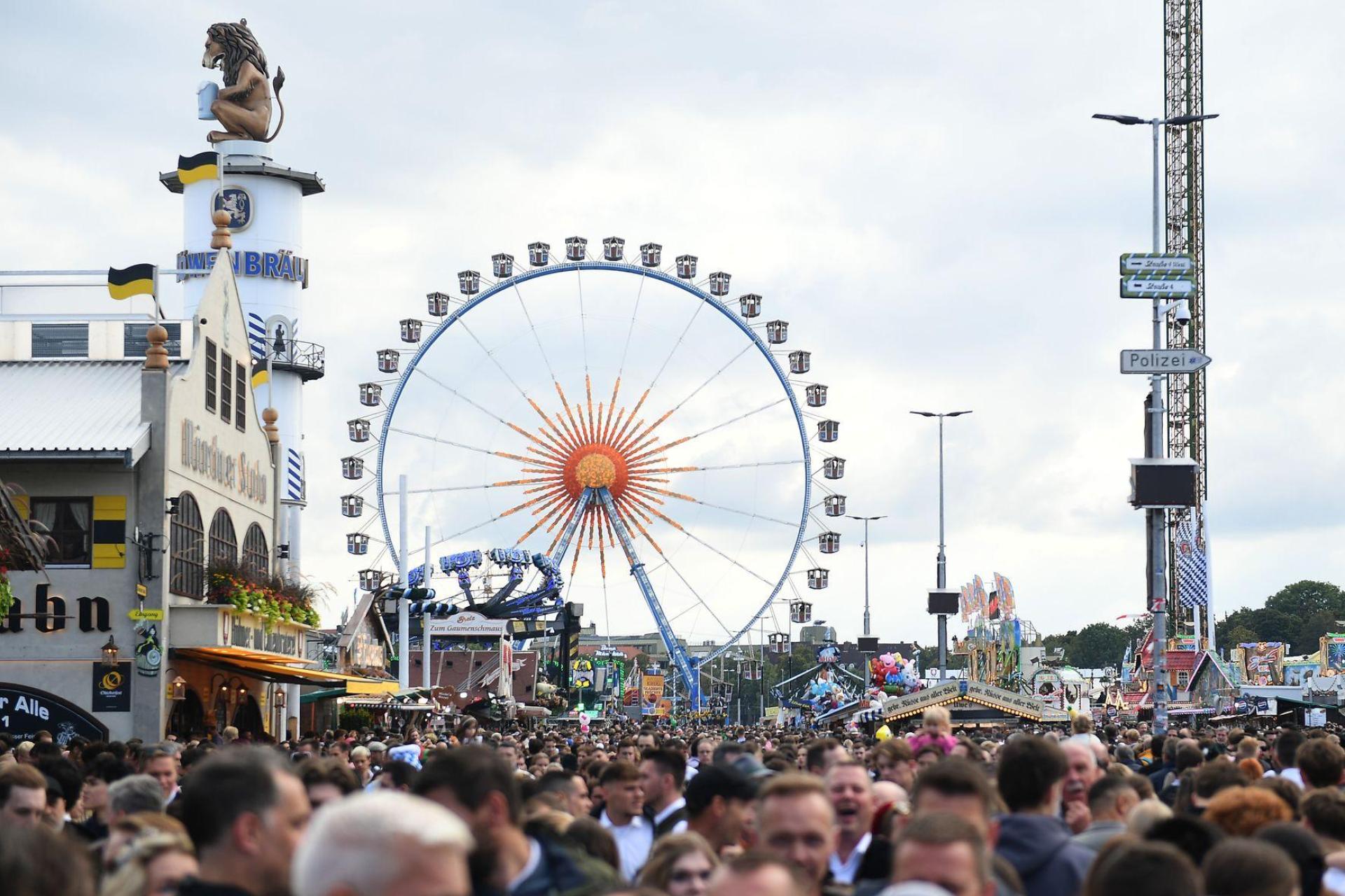 Am Samstag beginnt das Münchner Oktoberfest.  (Archivbild: Felix Hörhager/dpa)