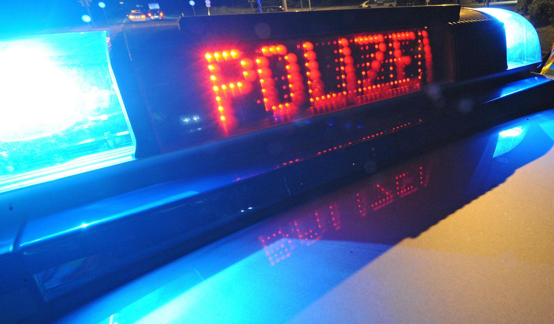 Ein 35-Jähriger ist am Samstagnachmittag alkoholisiert Pedelec gefahren. (Symbolbild: Patrick Seeger/dpa )