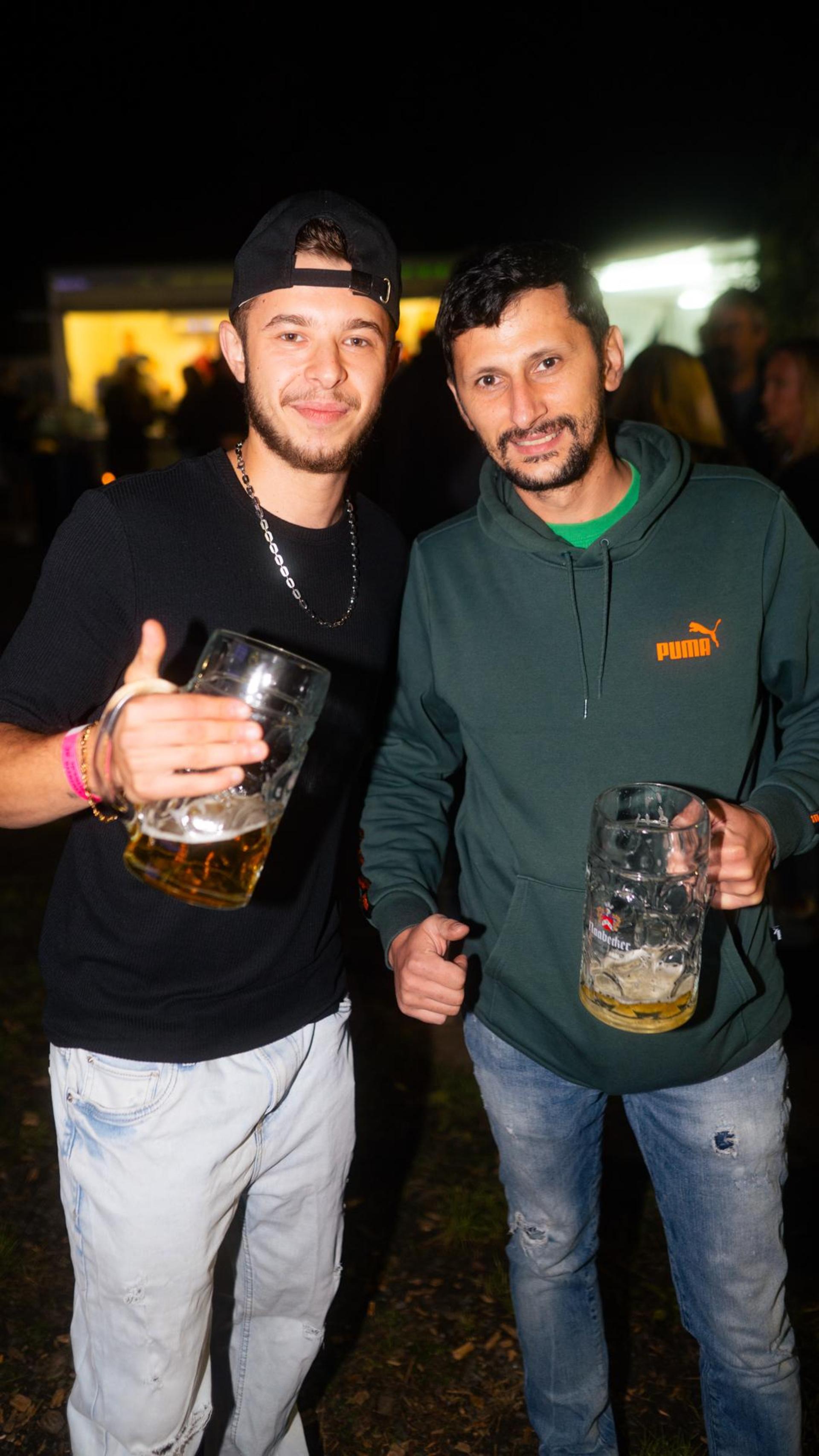 Die Quertreiber rocken am Samstagabend das Festzelt bei der Kirwa in Wernberg.  (Bild: Hannes Stock)